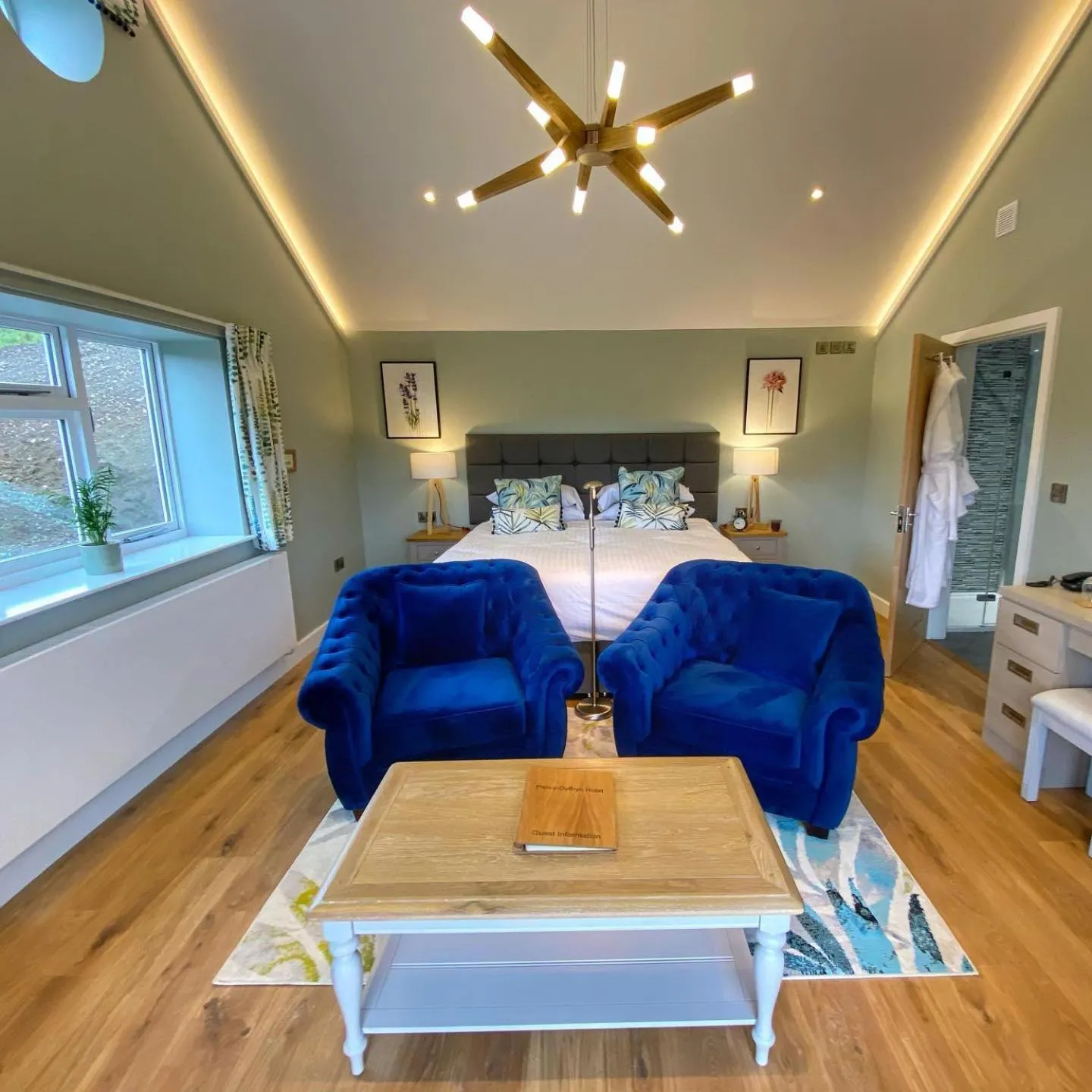 Bedroom, Bed in Pen-Y-Dyffryn Country Hotel