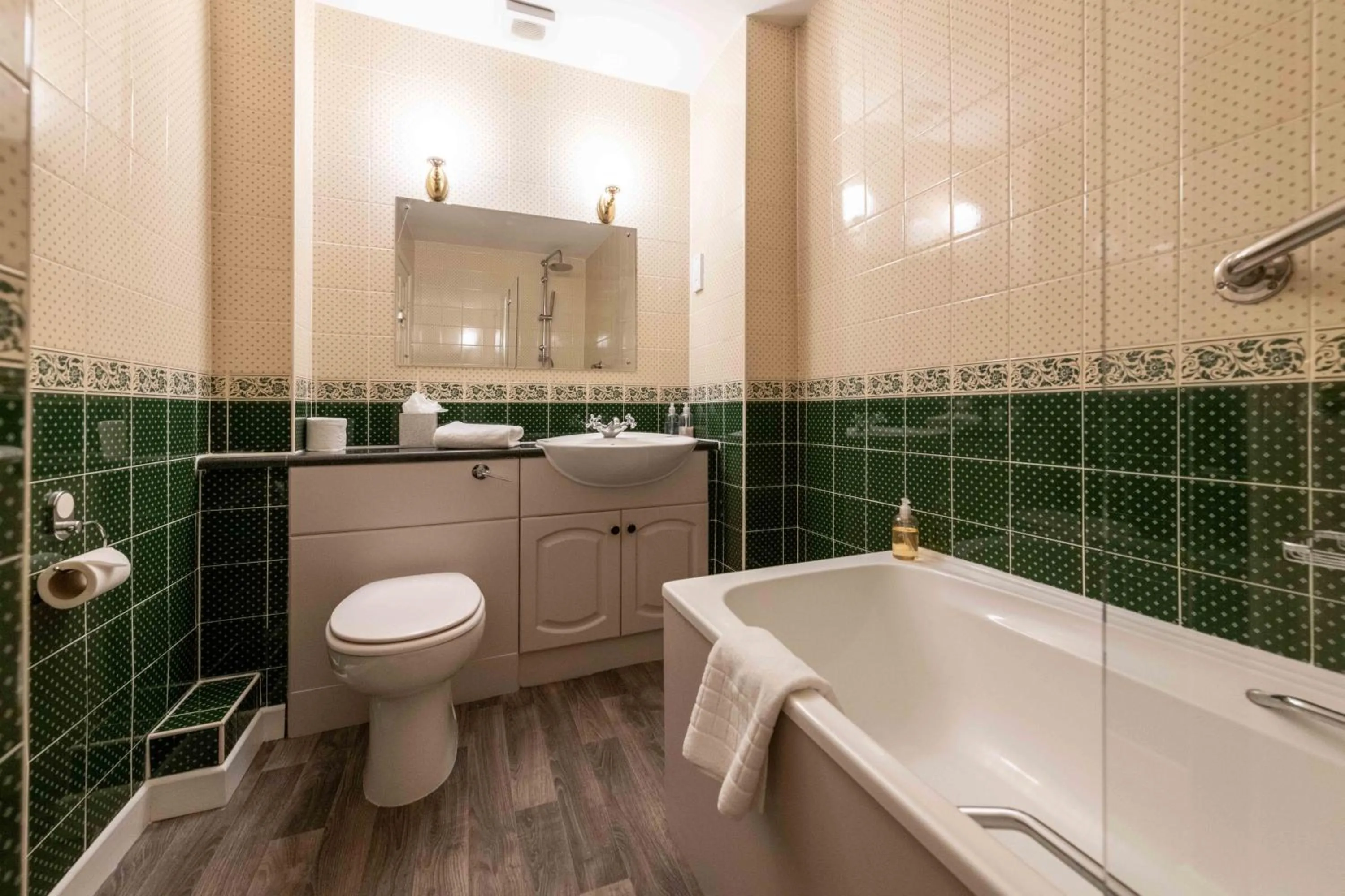 Shower in Wisteria Hotel