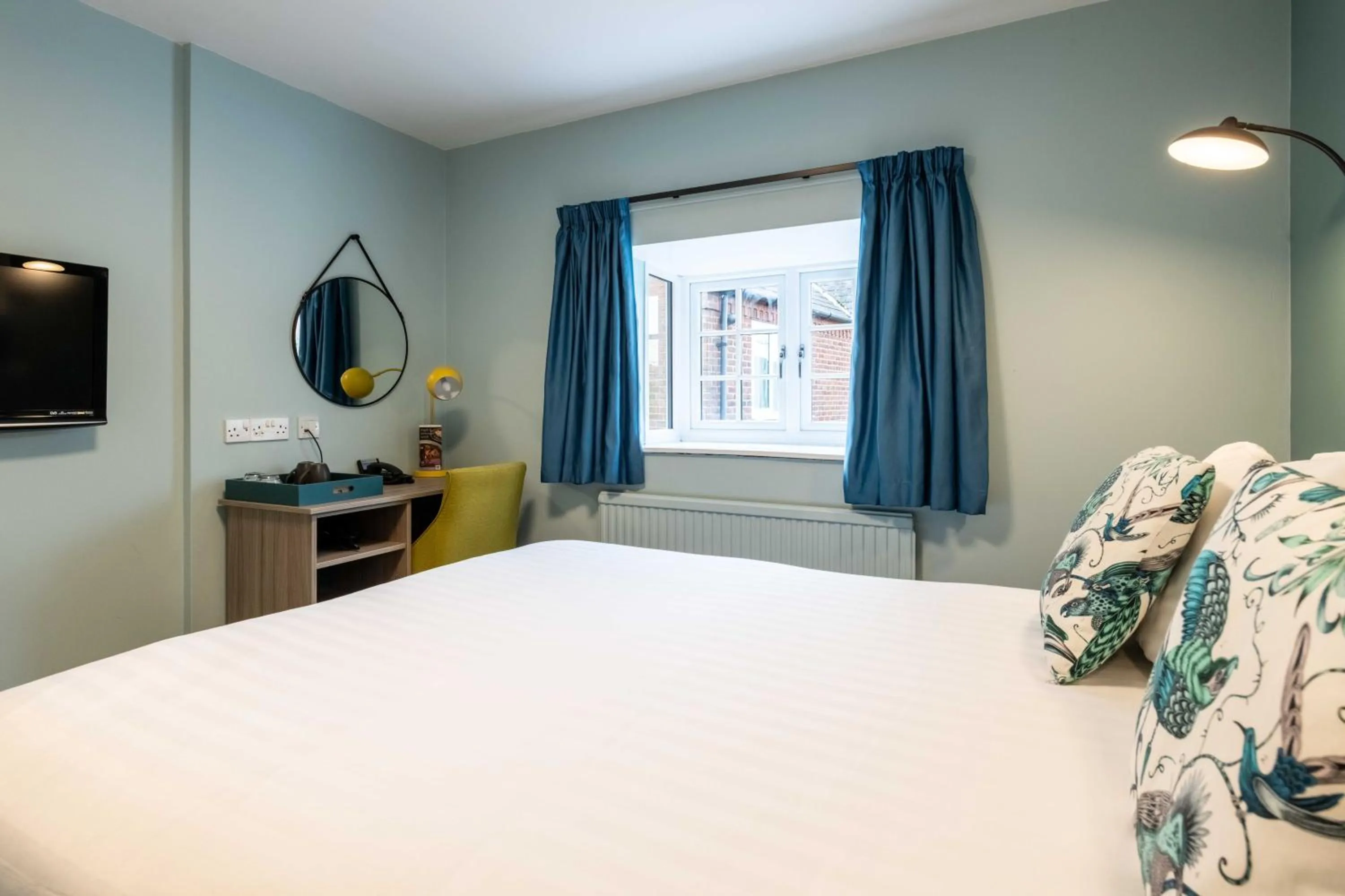 Bedroom, Bed in Wisteria Hotel