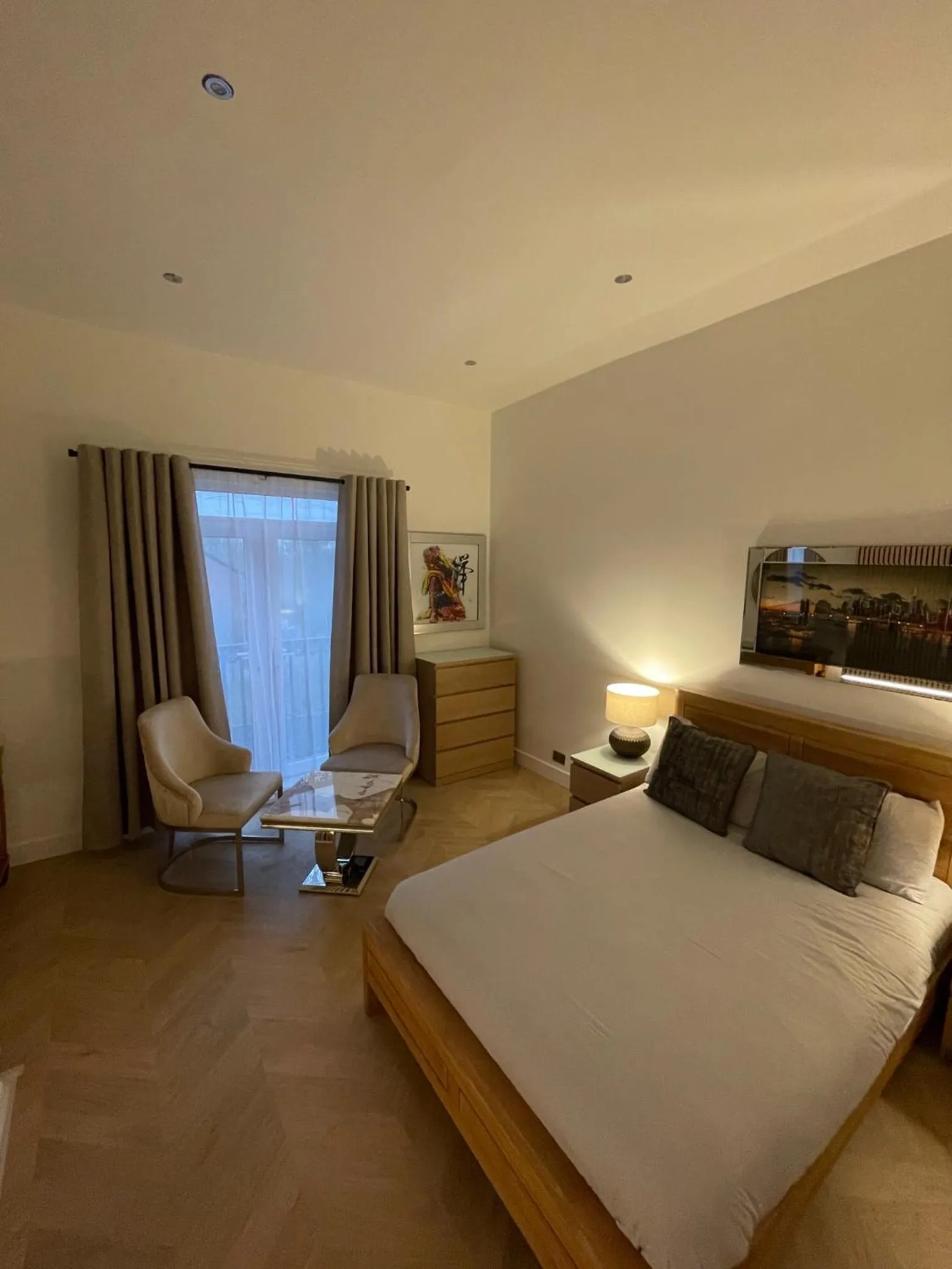 Photo of the whole room, Bed in Hendham House