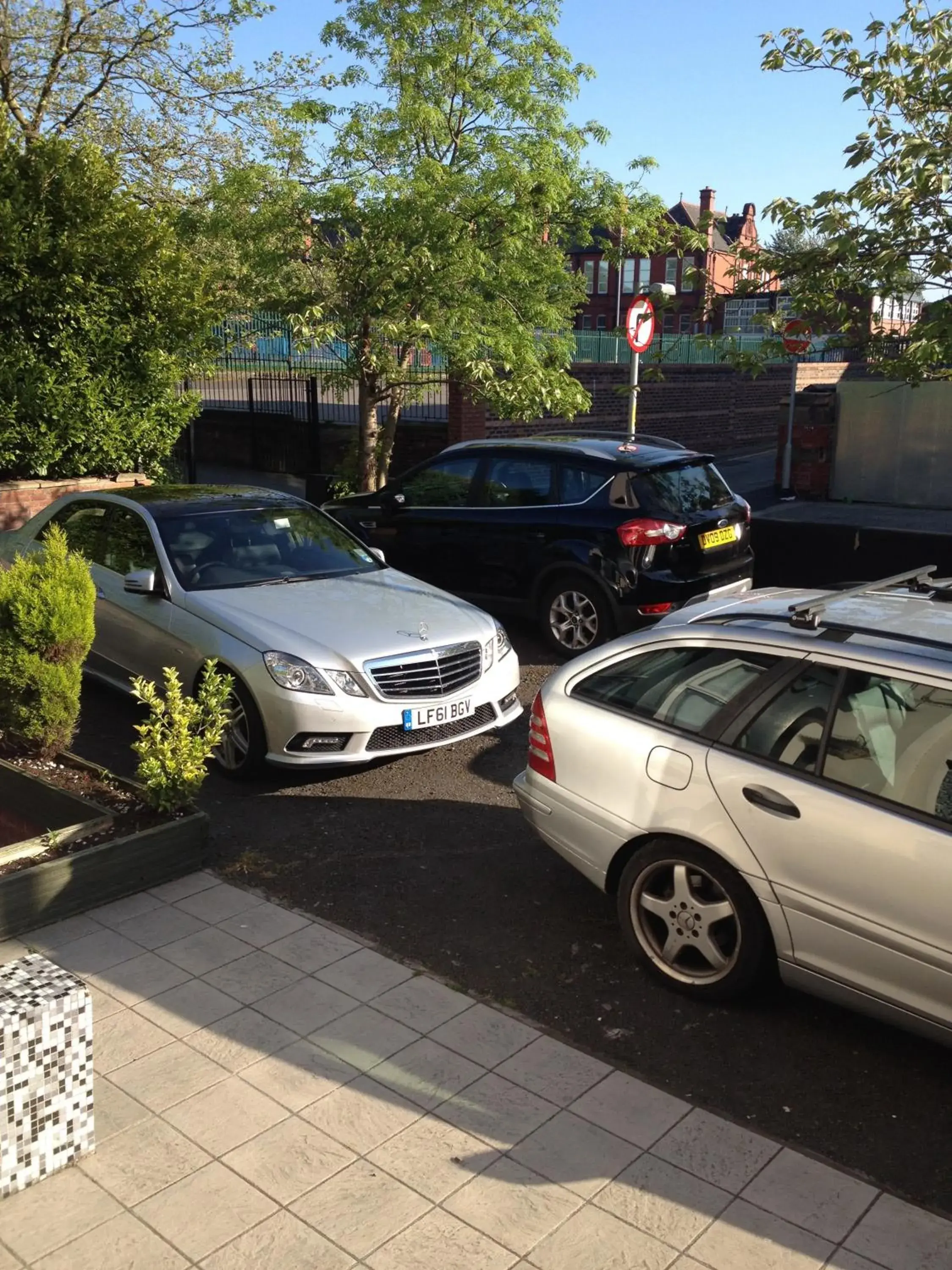 Facade/entrance in Hendham House Facade/entrance in Hendham House