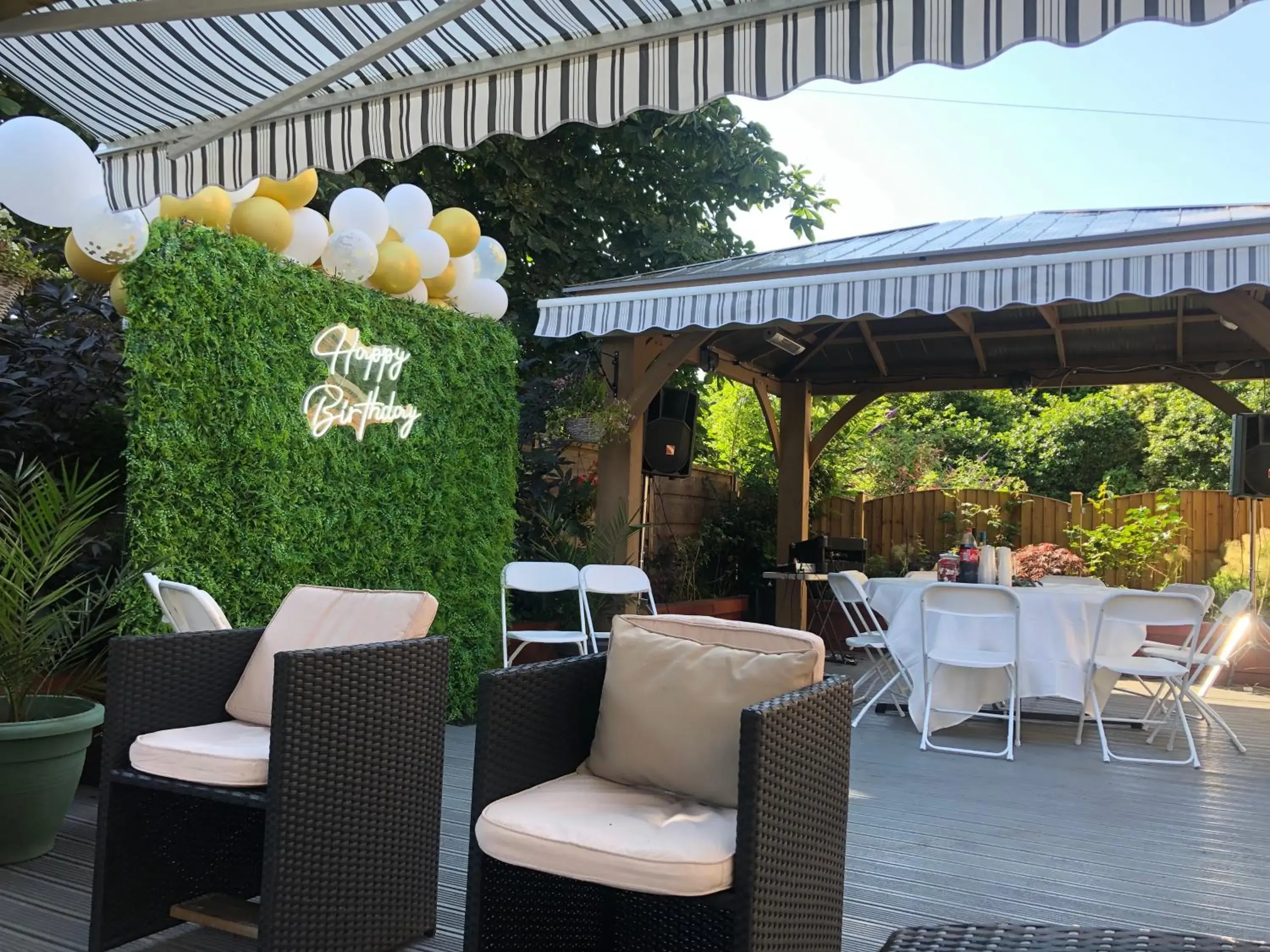 Patio in Hendham House - Near Etihad Stadium, CoOp Live Arena, AO Arena, Piccadilly Train Station & Manchester City Centre Patio in Hendham House - Near Etihad Stadium, CoOp Live Arena, AO Arena, Piccadilly Train Station & Manchester City Centre