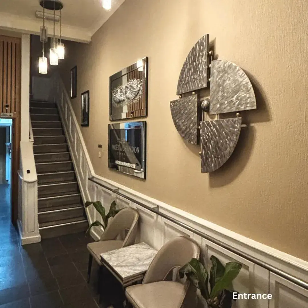 Facade/entrance in Hendham House Facade/entrance in Hendham House