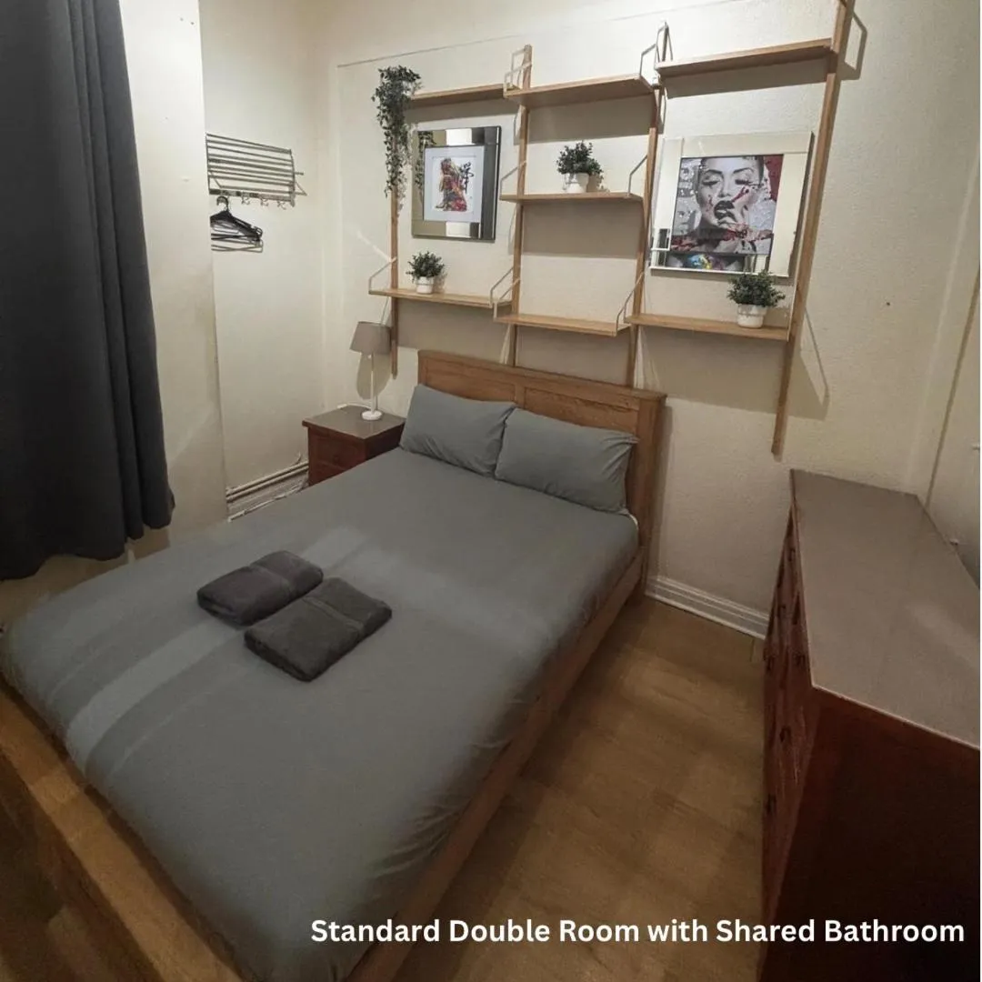 Bedroom, Bed in Hendham House