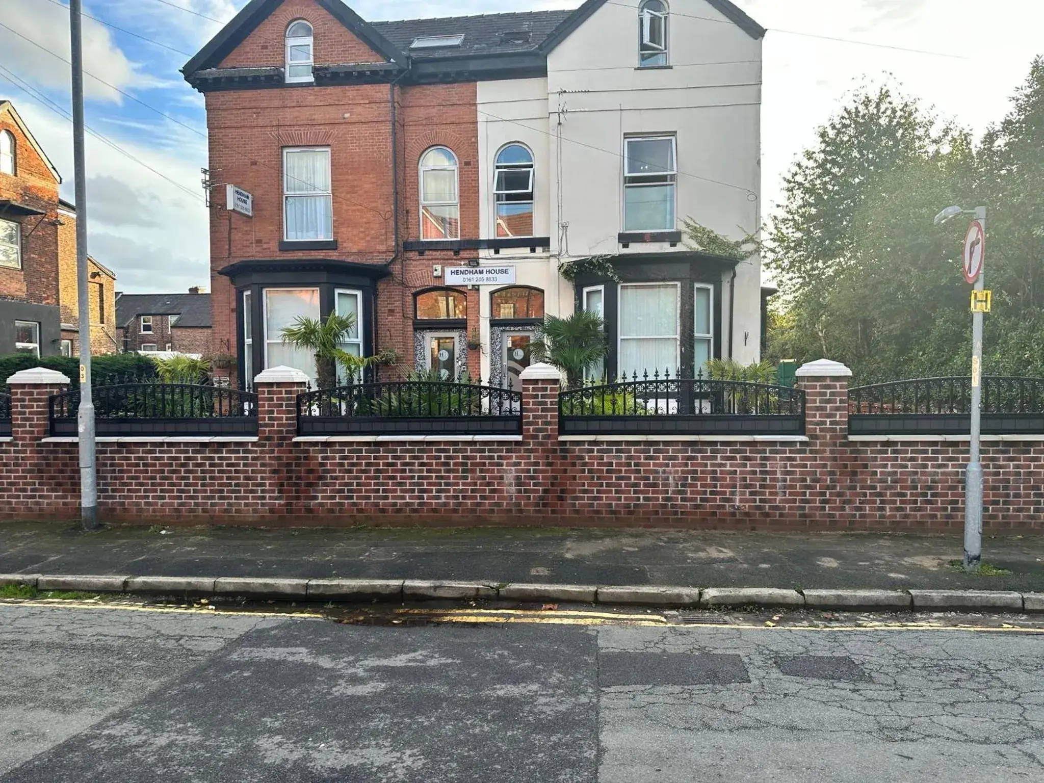 Property building in Hendham House - Near Etihad Stadium, CoOp Live Arena, AO Arena, Piccadilly Train Station & Manchester City Centre Property building in Hendham House - Near Etihad Stadium, CoOp Live Arena, AO Arena, Piccadilly Train Station & Manchester City Centre