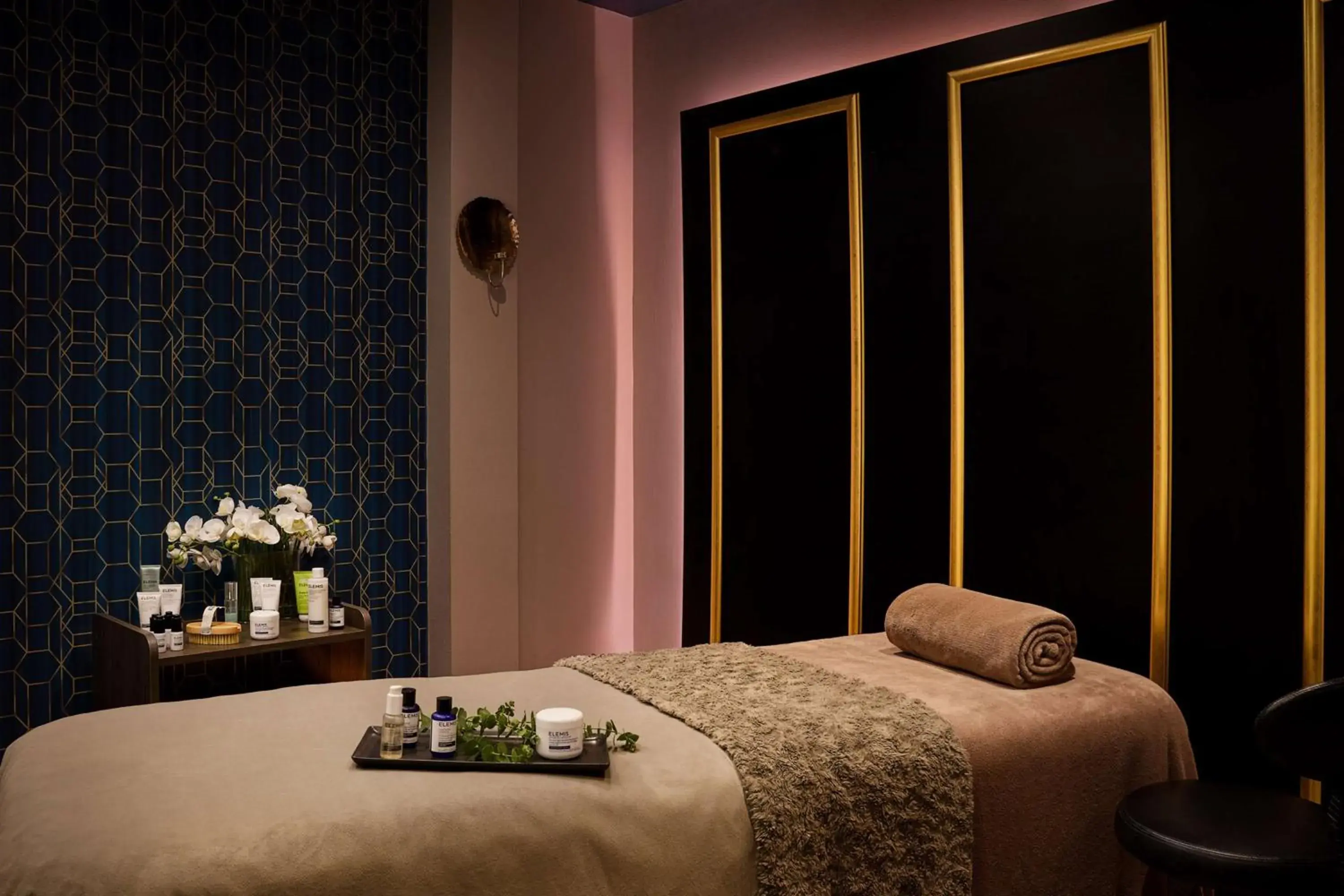 Spa and wellness centre/facilities, Bed in Radisson BLU Hotel & Spa, Little Island Cork Spa and wellness centre/facilities, Bed in Radisson BLU Hotel & Spa, Little Island Cork