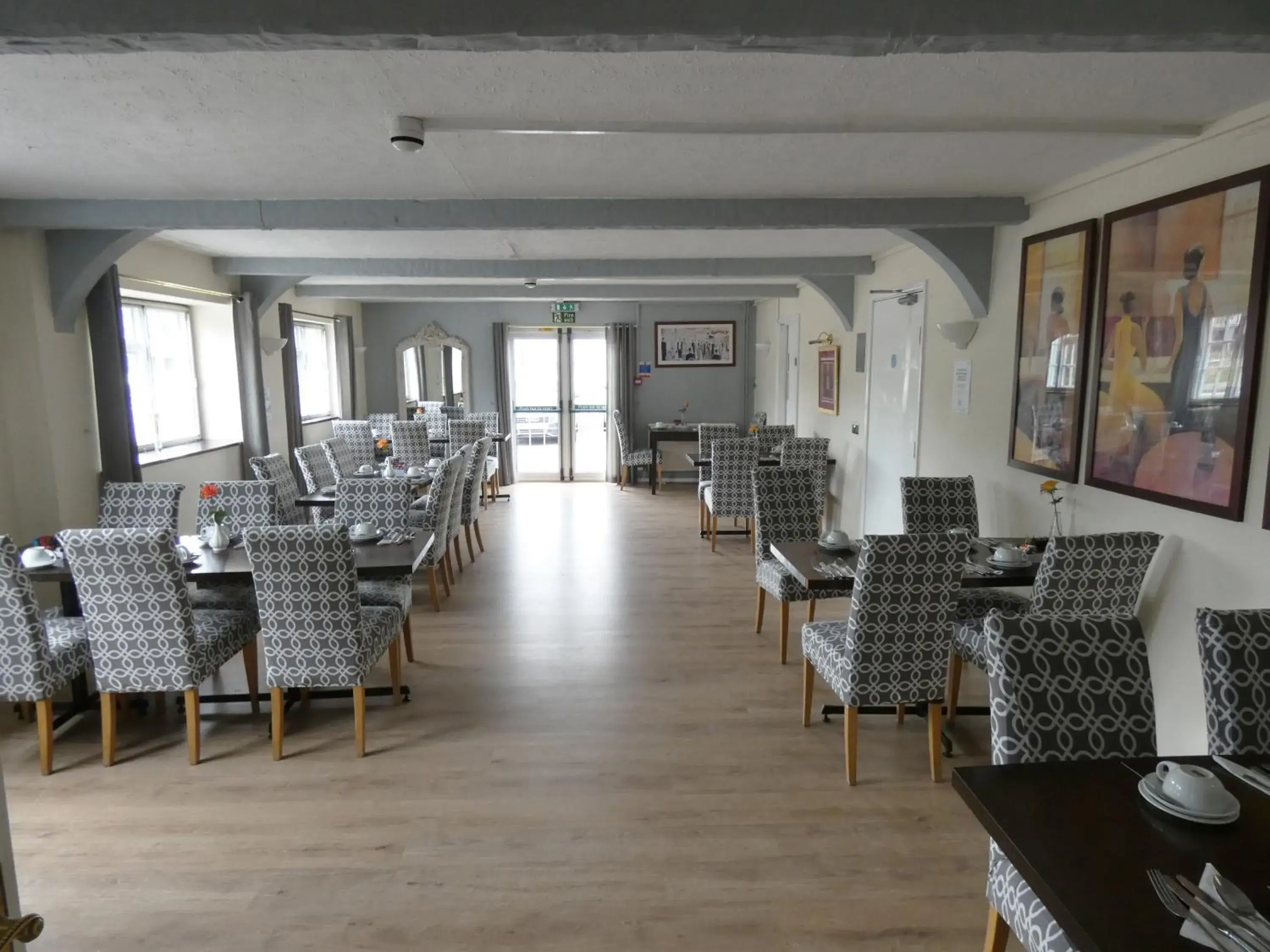 Restaurant/places to eat in The Riverside Hotel Restaurant/places to eat in The Riverside Hotel