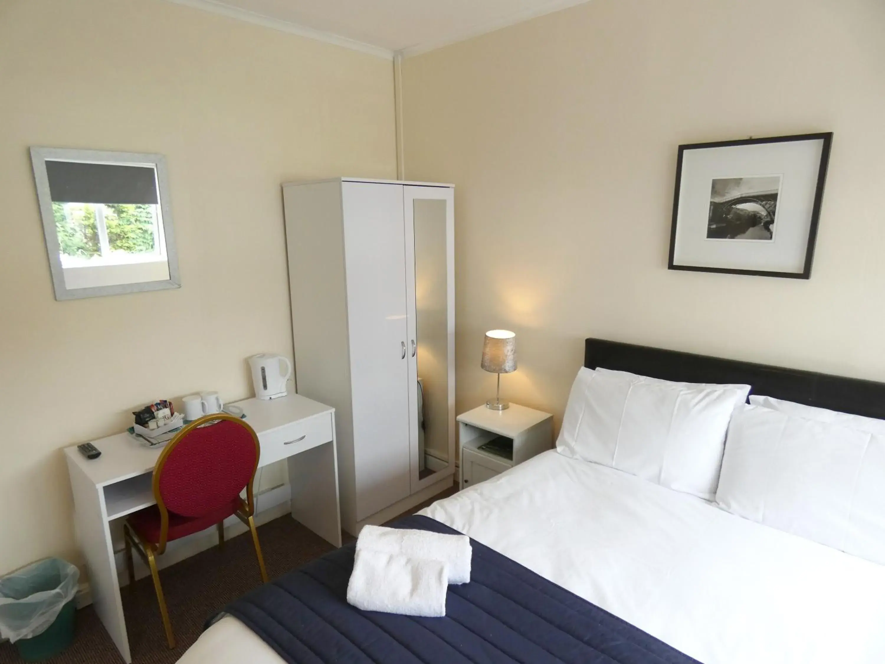 Bedroom, Bed in The Riverside Hotel Bedroom, Bed in The Riverside Hotel