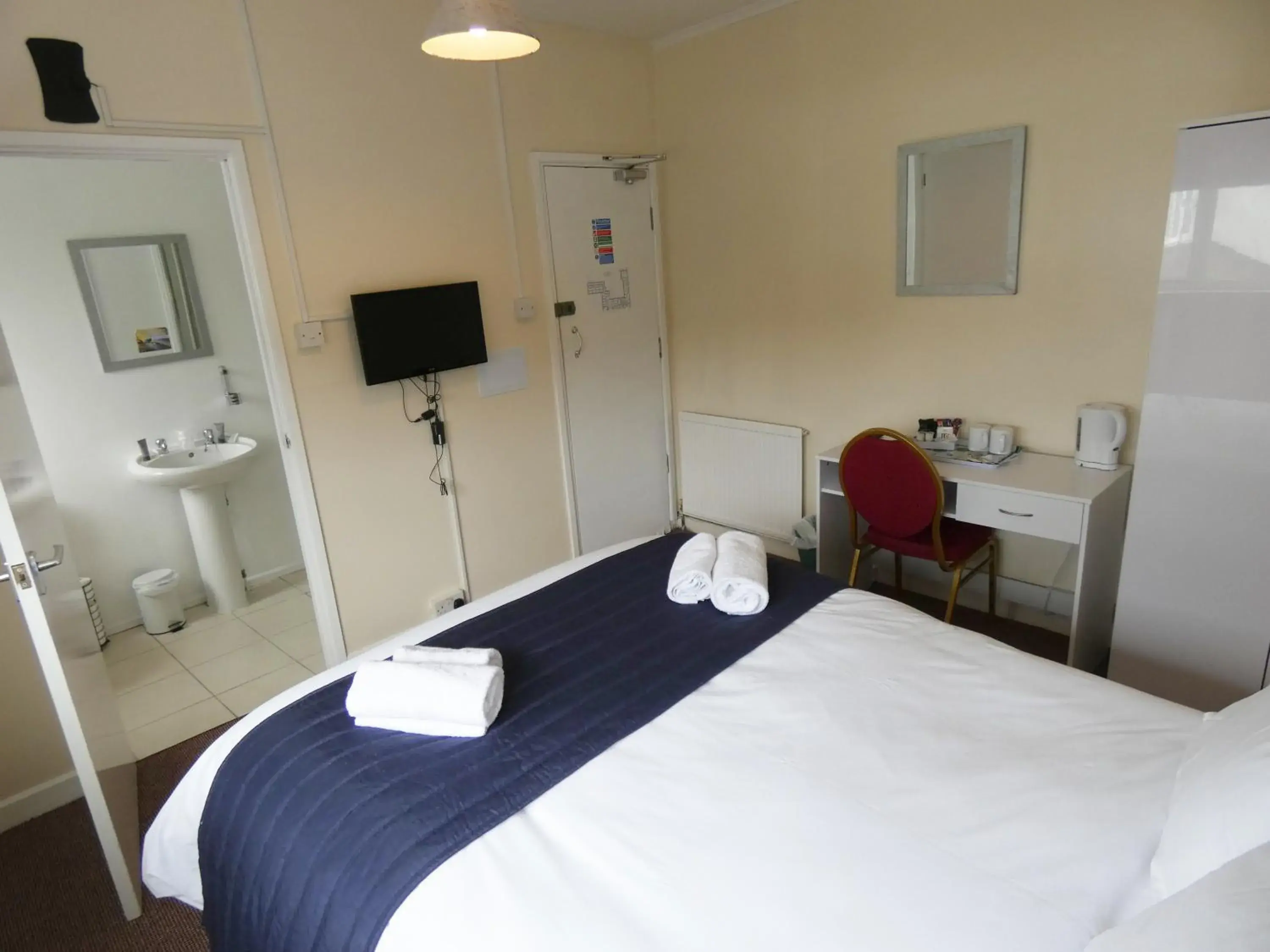 Bedroom, Bed in The Riverside Hotel Bedroom, Bed in The Riverside Hotel