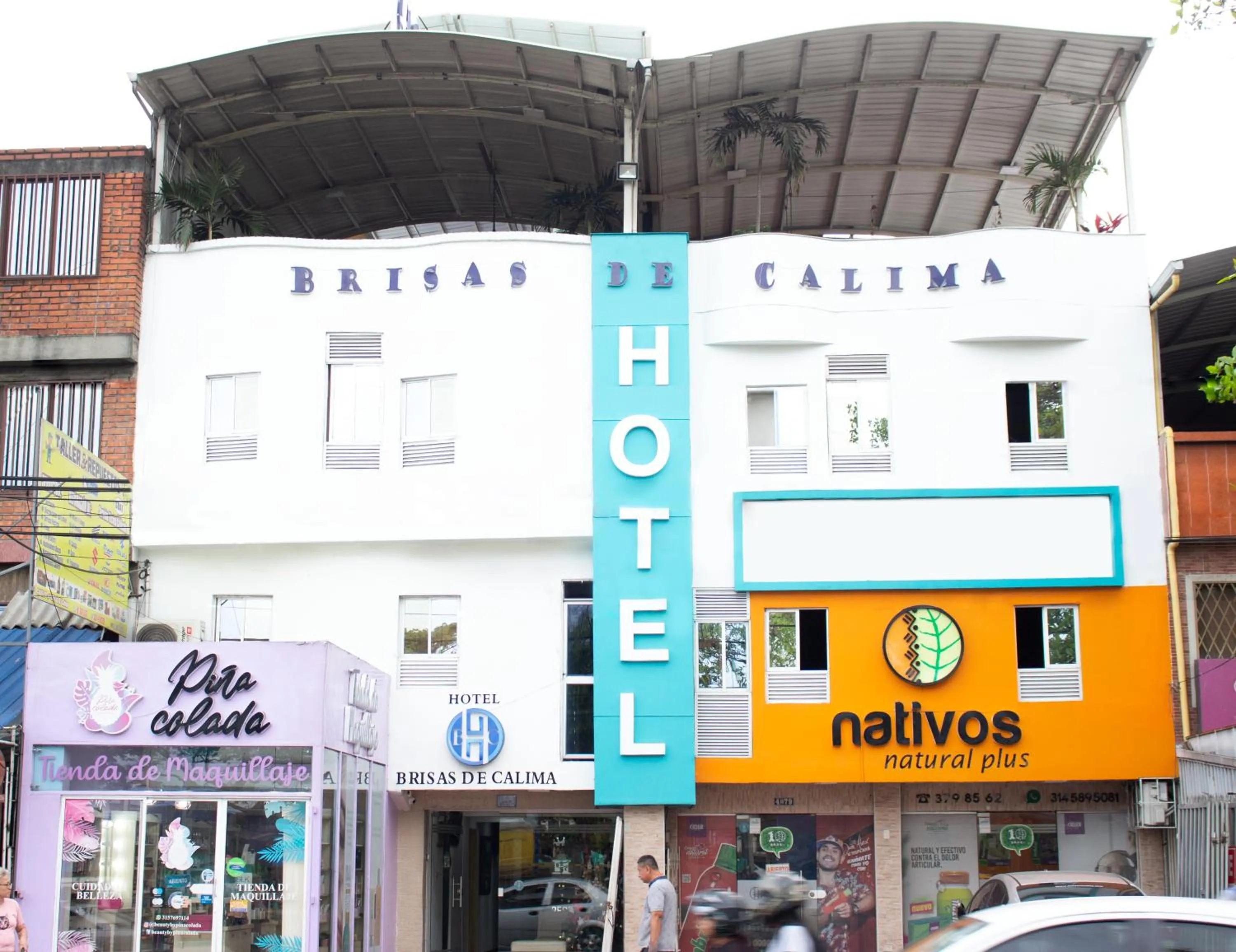 Property building in Hotel Brisas De Calima