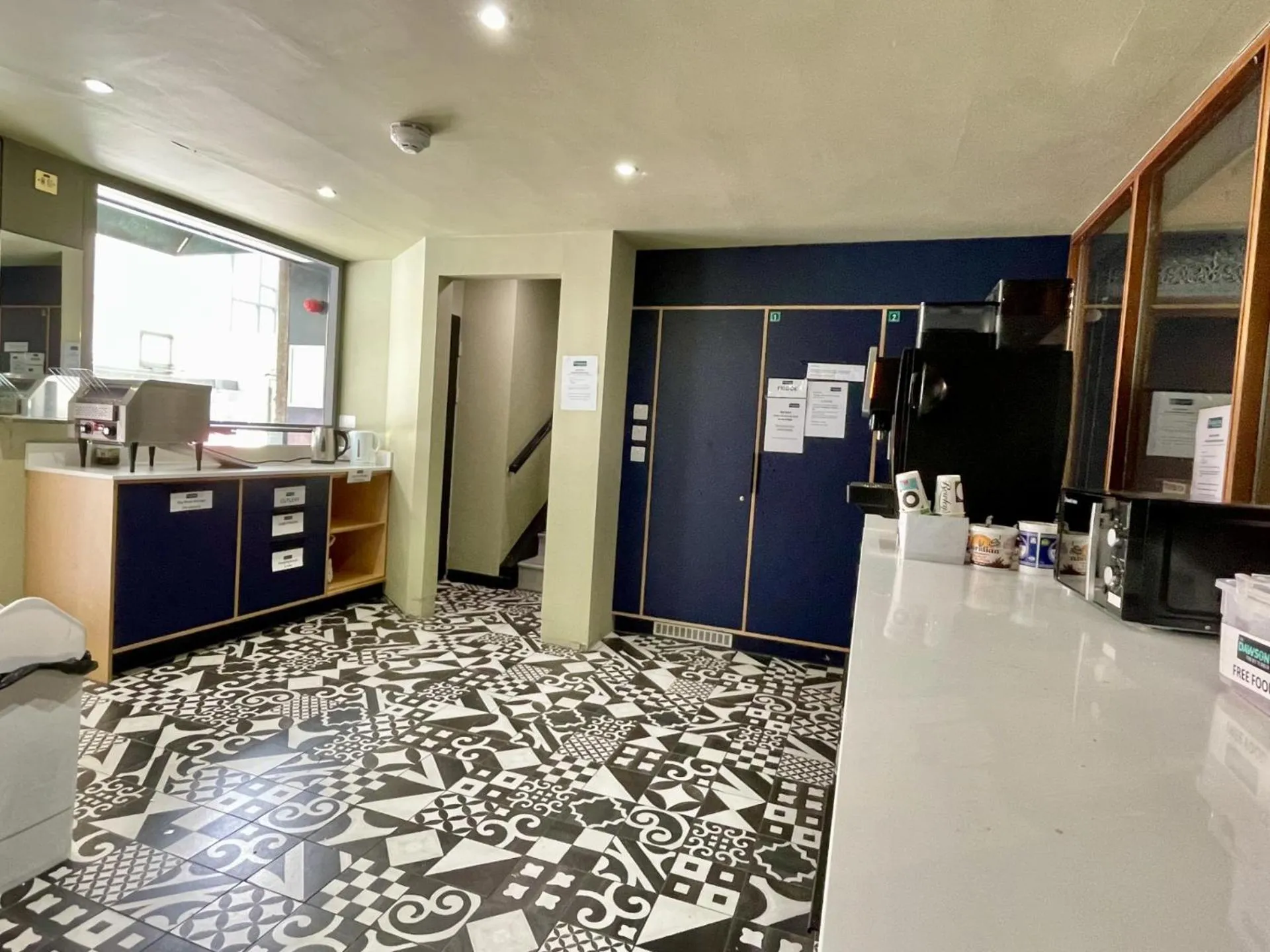 Communal kitchen in The Dawson Hostel - DUBLIN