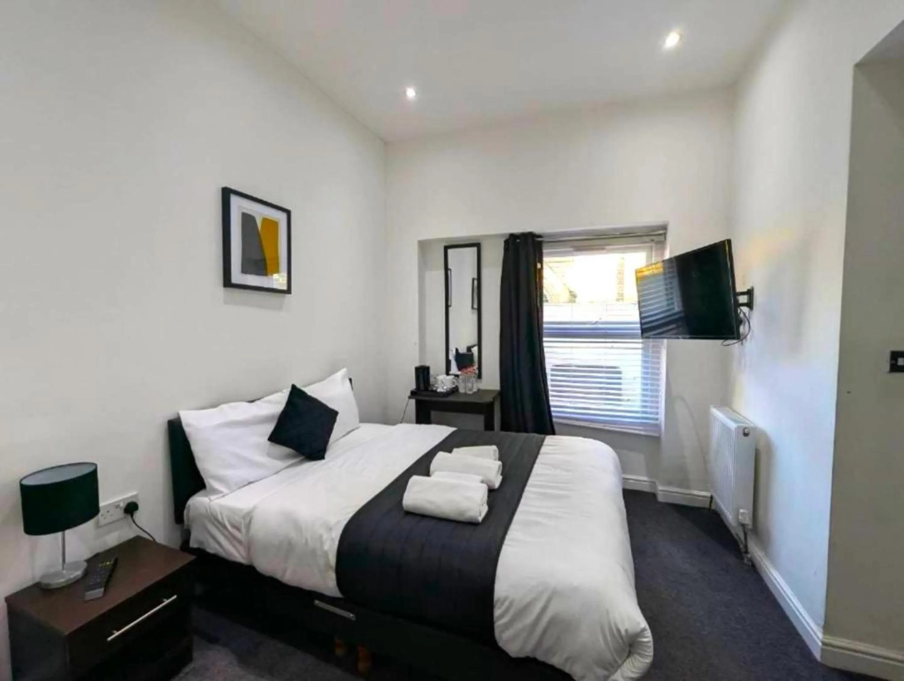 Bed in OYO Firs Lodge London Heathrow
