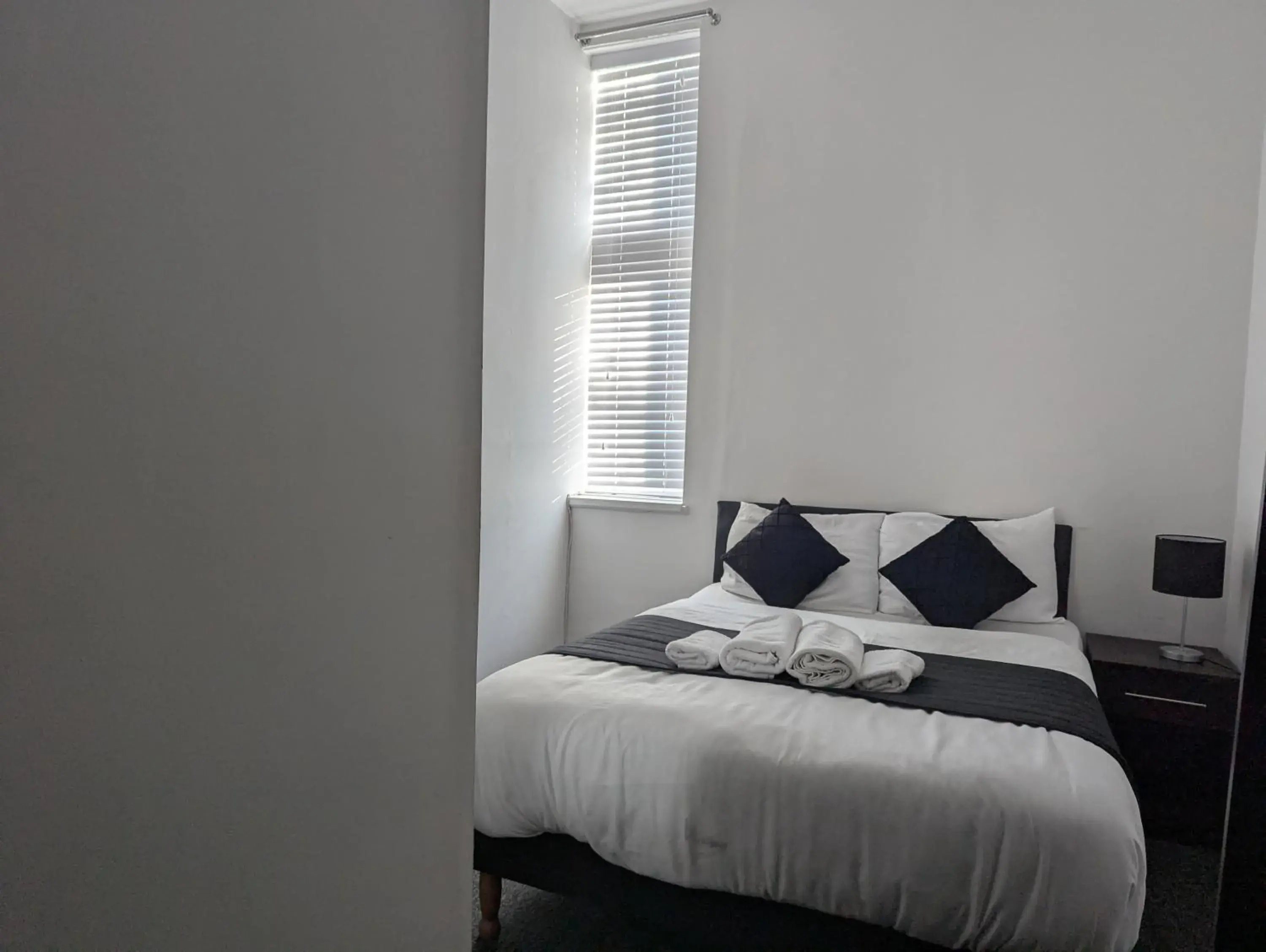 Bedroom, Bed in OYO Firs Lodge London Heathrow Bedroom, Bed in OYO Firs Lodge London Heathrow