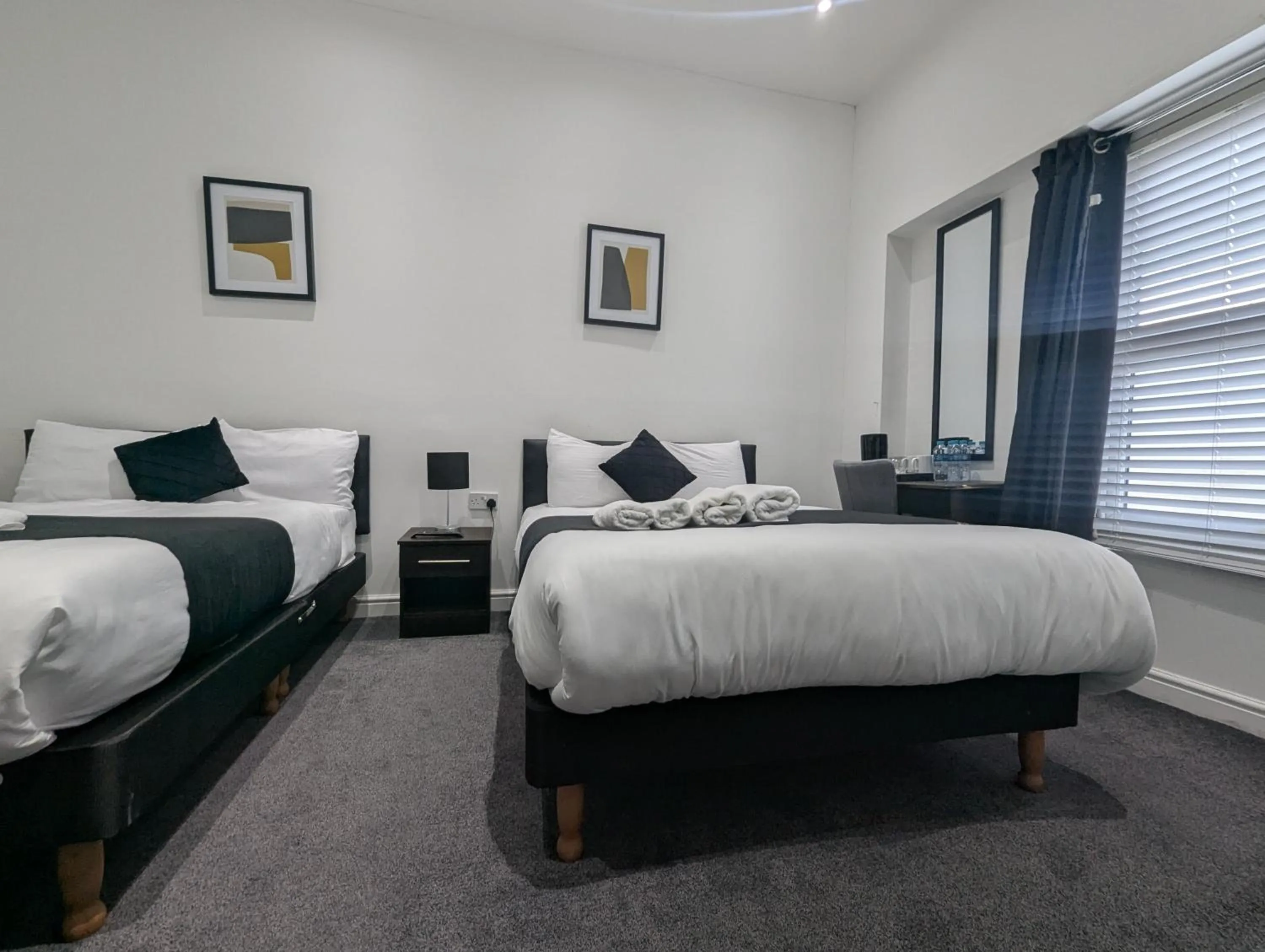 Bedroom, Bed in OYO Firs Lodge London Heathrow