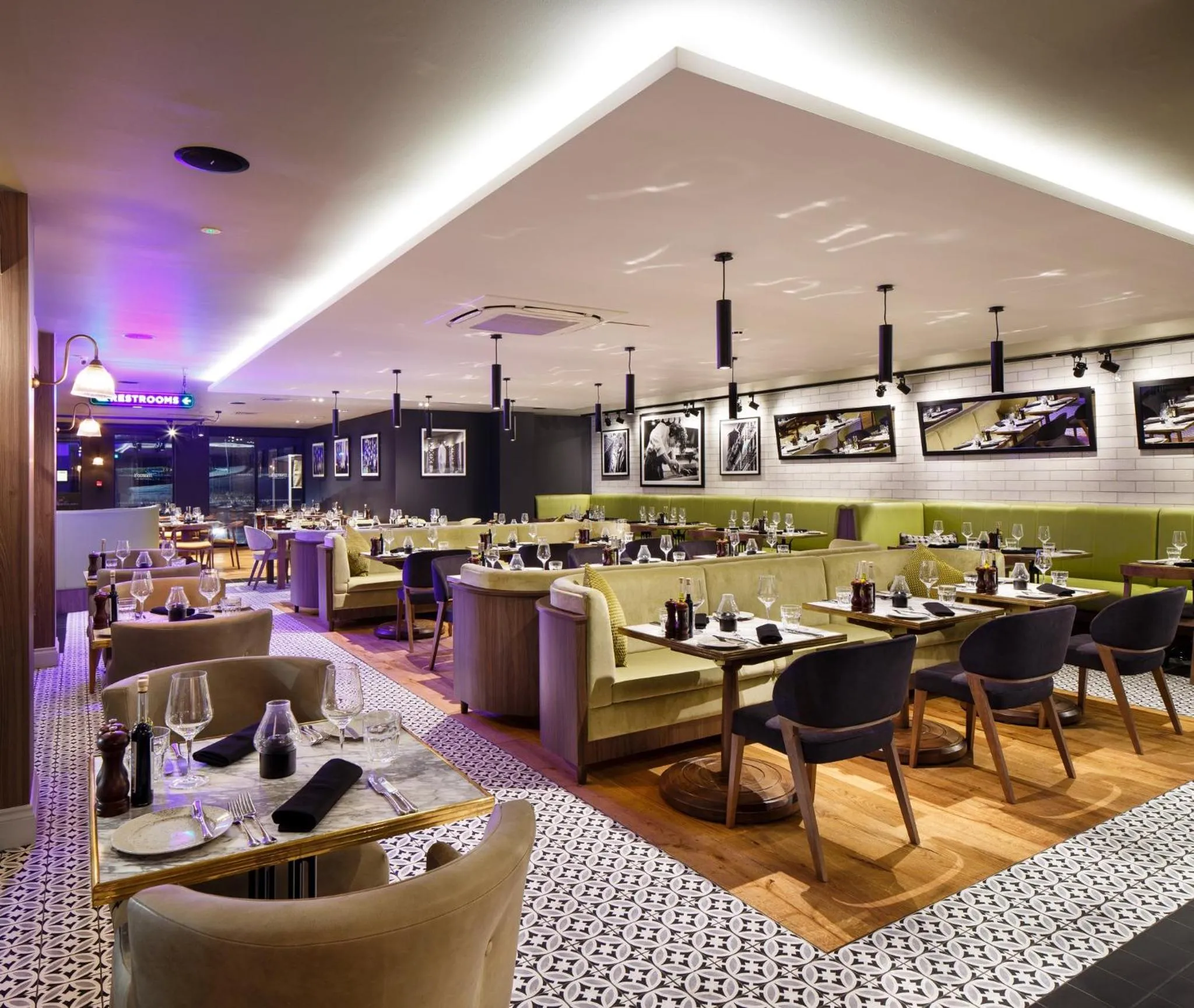Restaurant/places to eat in Holiday Inn Brentwood by IHG