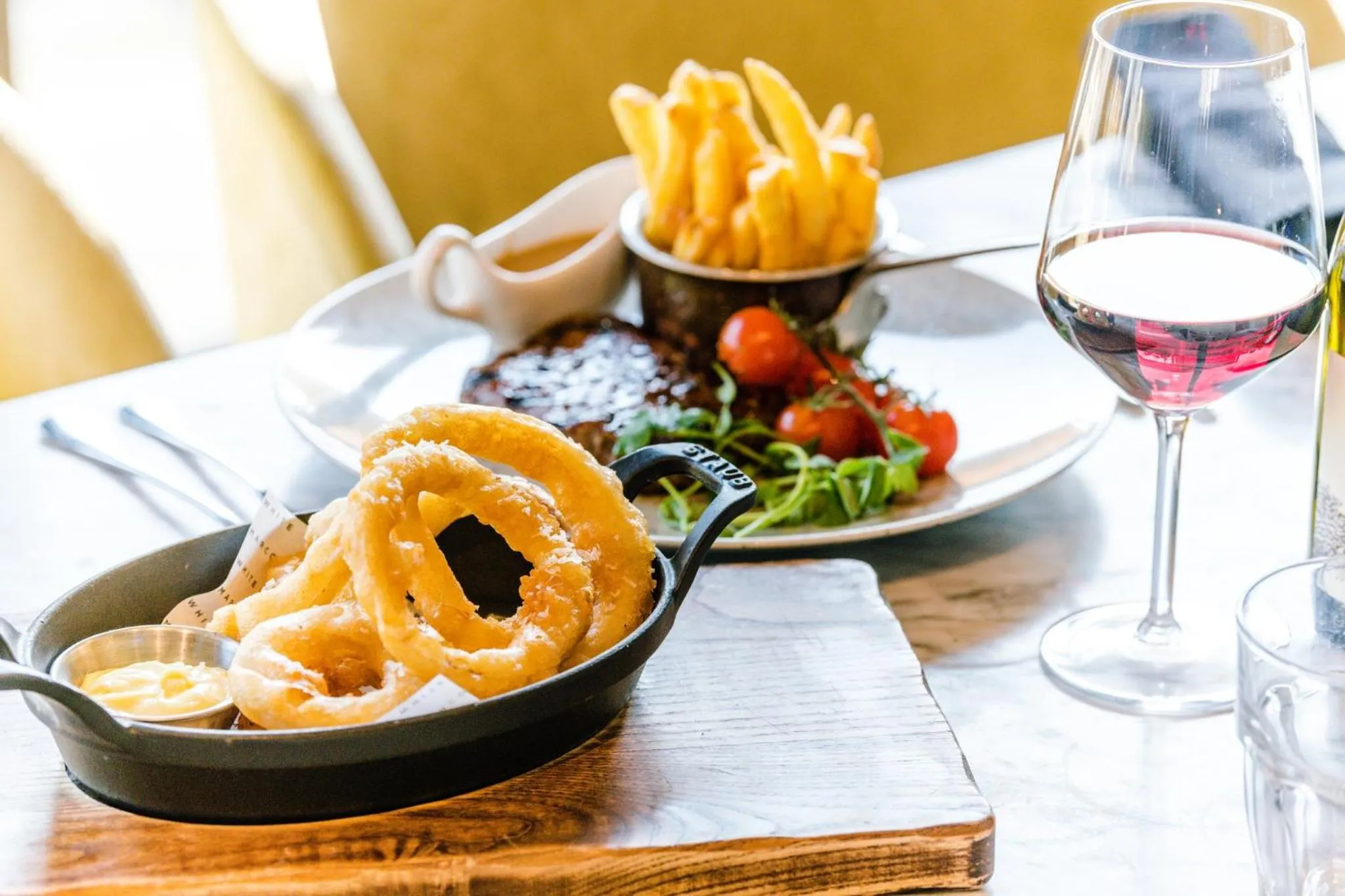 Restaurant/places to eat in Holiday Inn Brentwood by IHG