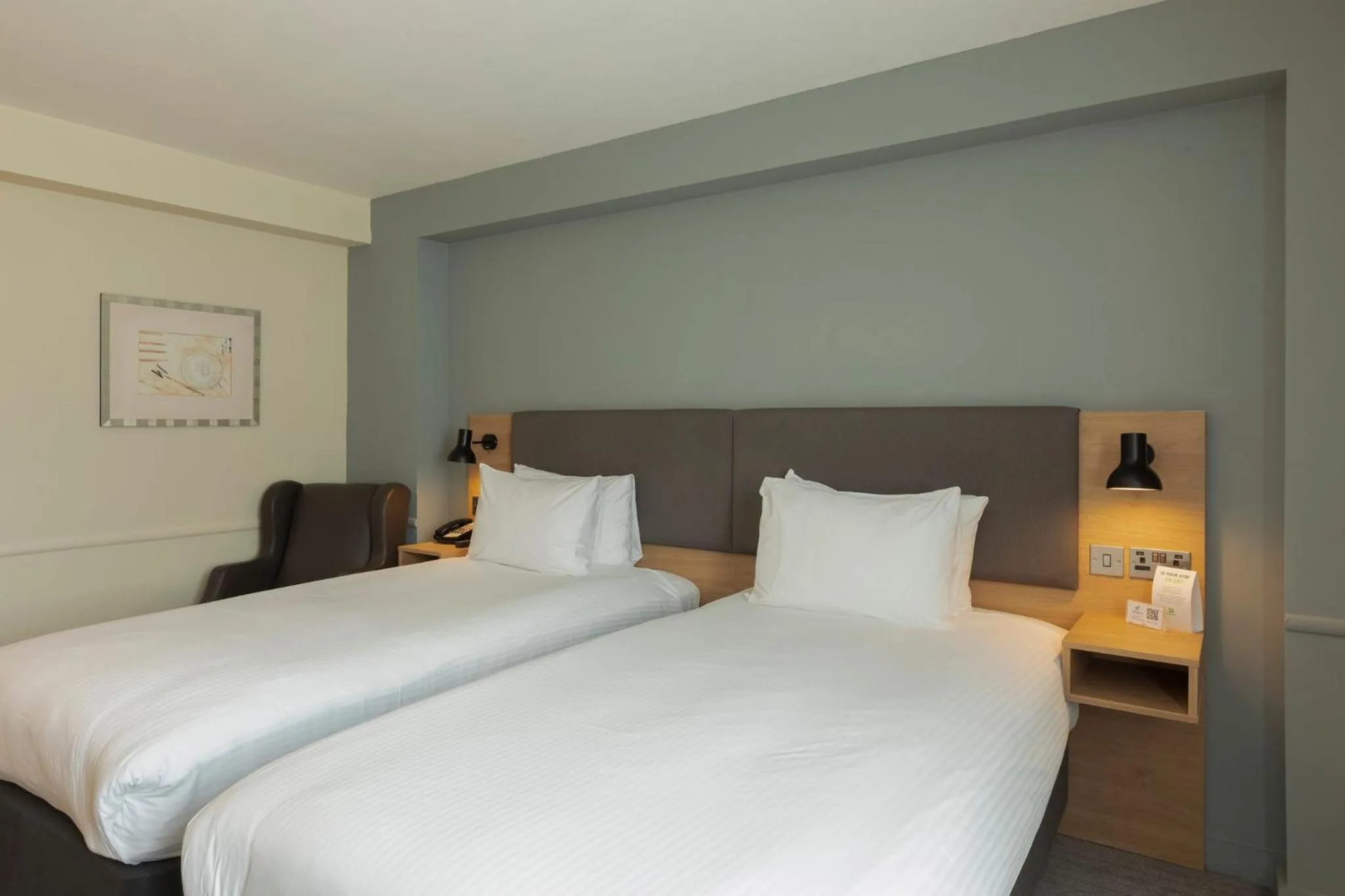 Photo of the whole room, Bed in Holiday Inn Brentwood by IHG