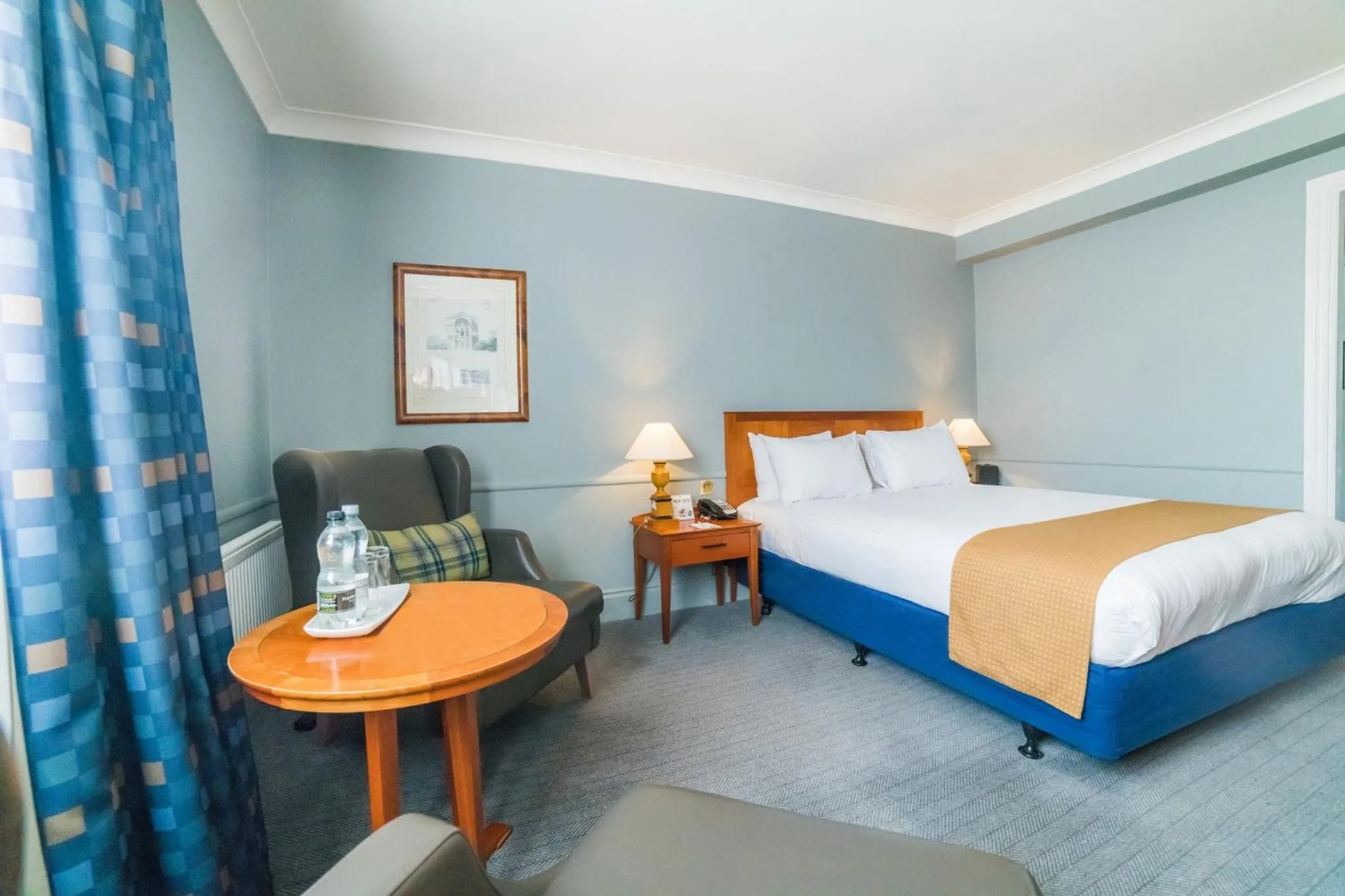 Photo of the whole room, Bed in Holiday Inn Brentwood by IHG