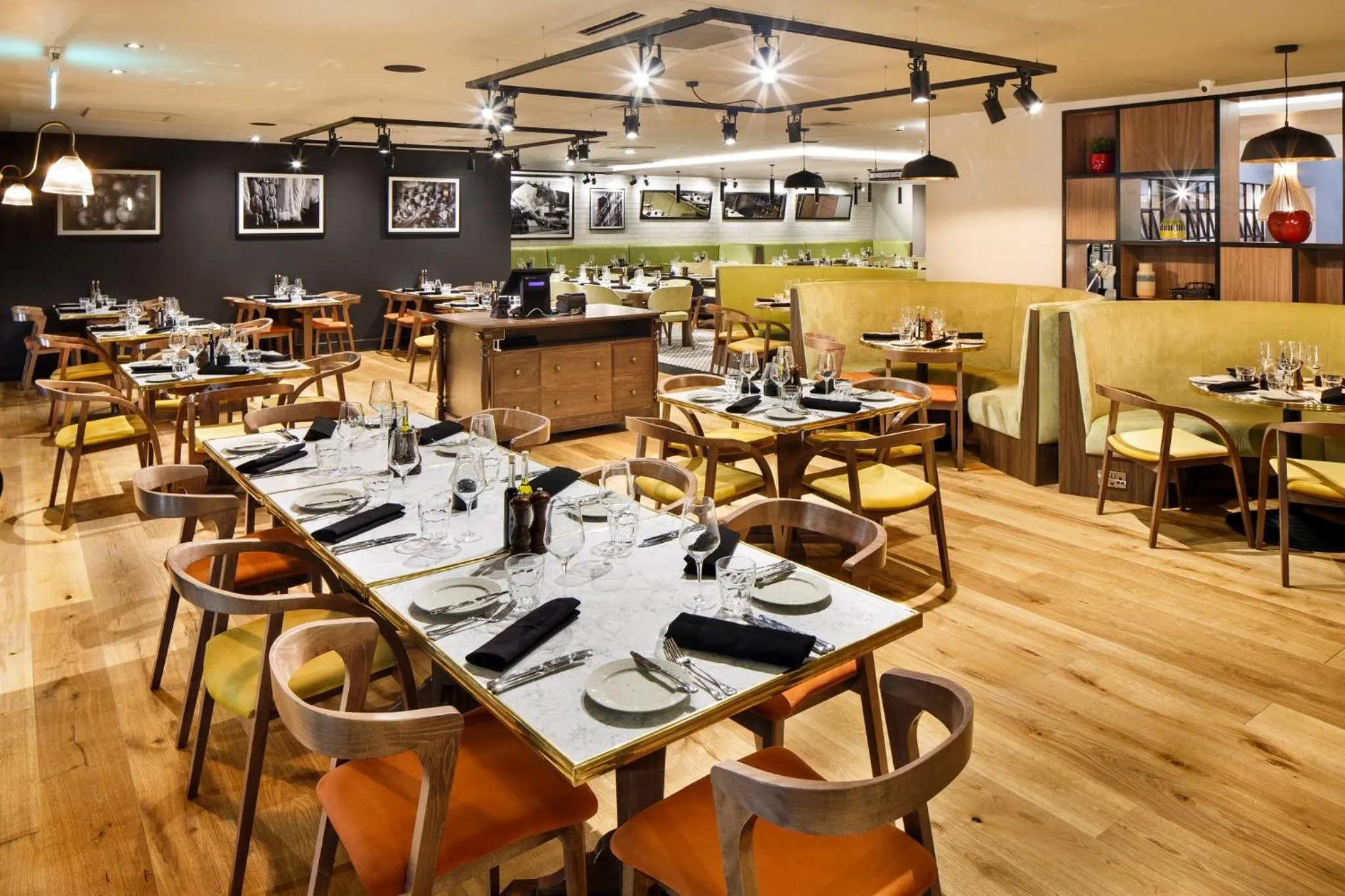 Restaurant/places to eat in Holiday Inn Brentwood by IHG