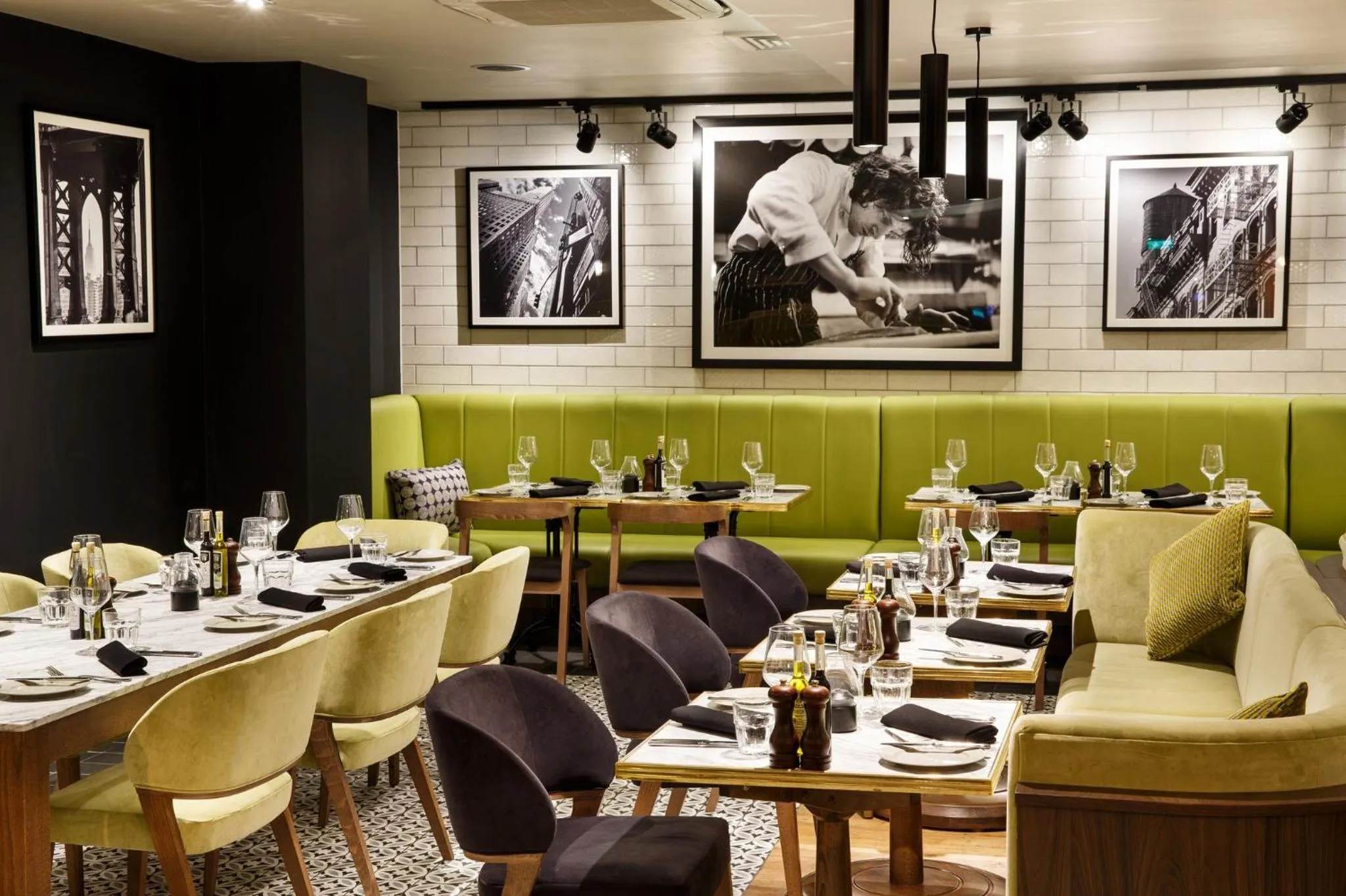 Restaurant/places to eat in Holiday Inn Brentwood by IHG