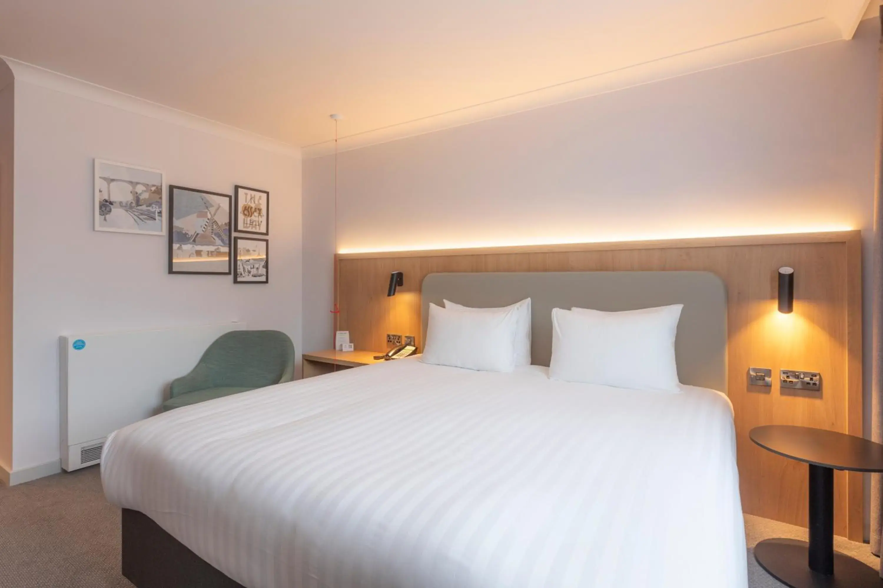 Photo of the whole room, Bed in Holiday Inn Brentwood by IHG Photo of the whole room, Bed in Holiday Inn Brentwood by IHG