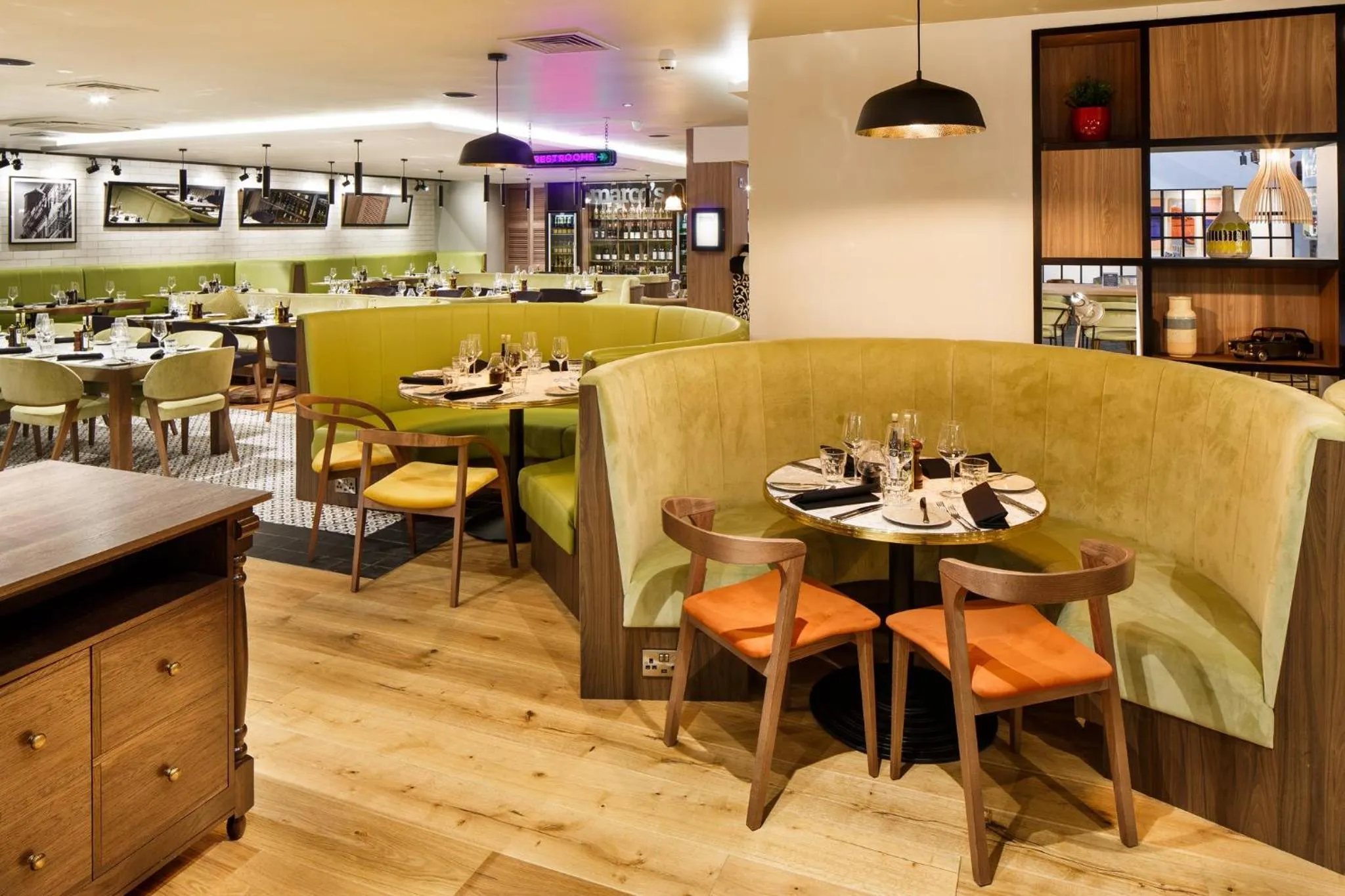 Restaurant/places to eat in Holiday Inn Brentwood by IHG