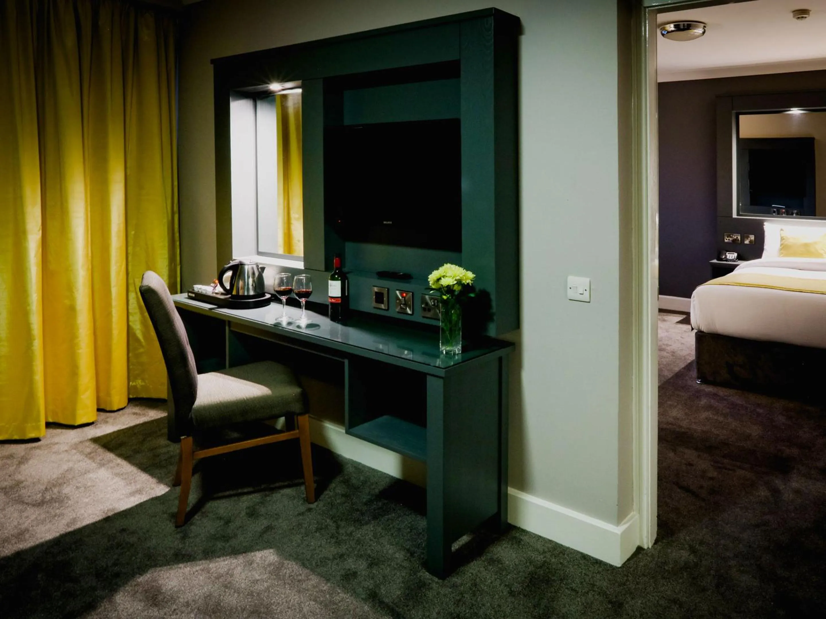 Living room, Bed in Claregalway Hotel