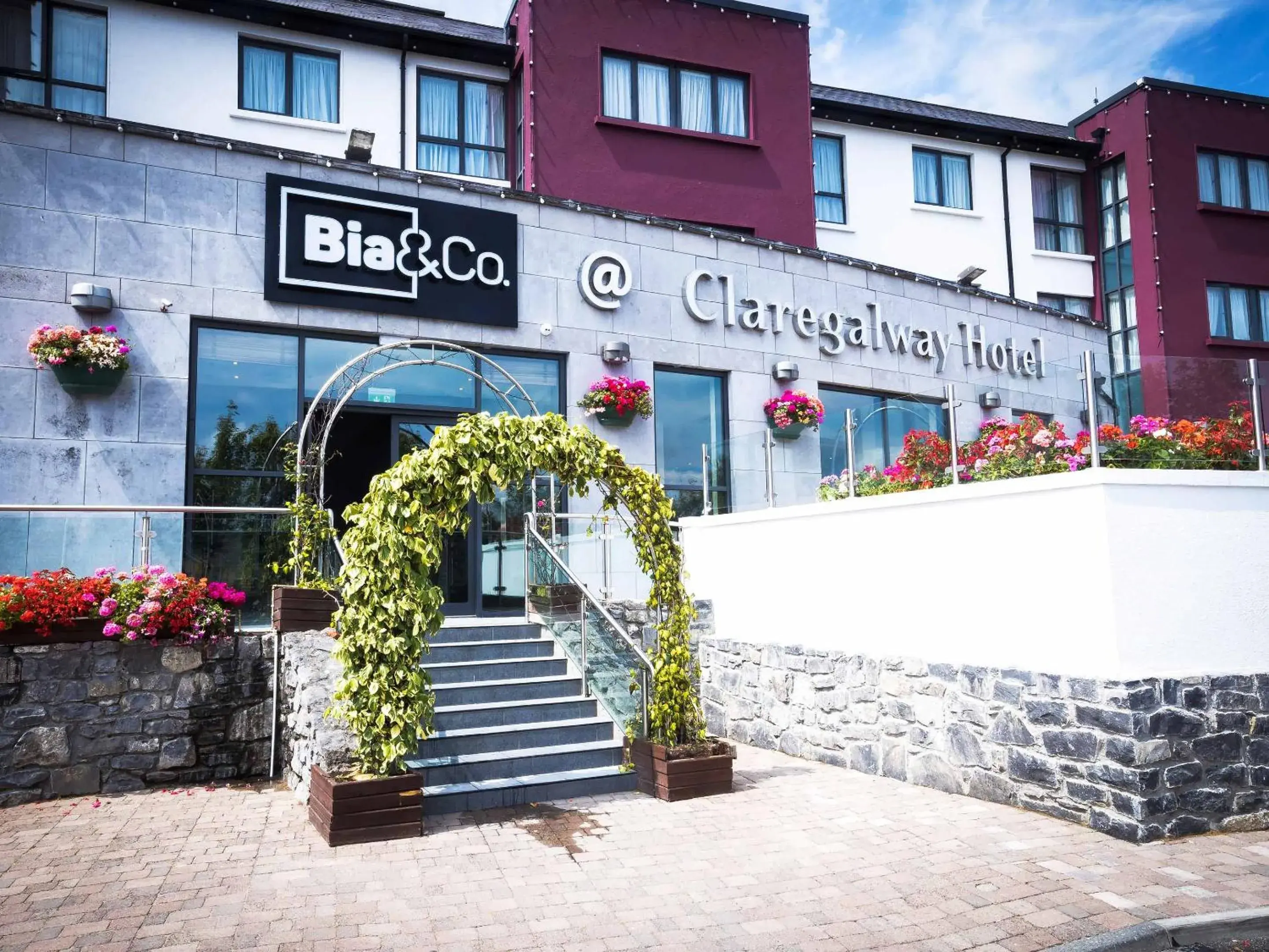 Property building in Claregalway Hotel Property building in Claregalway Hotel