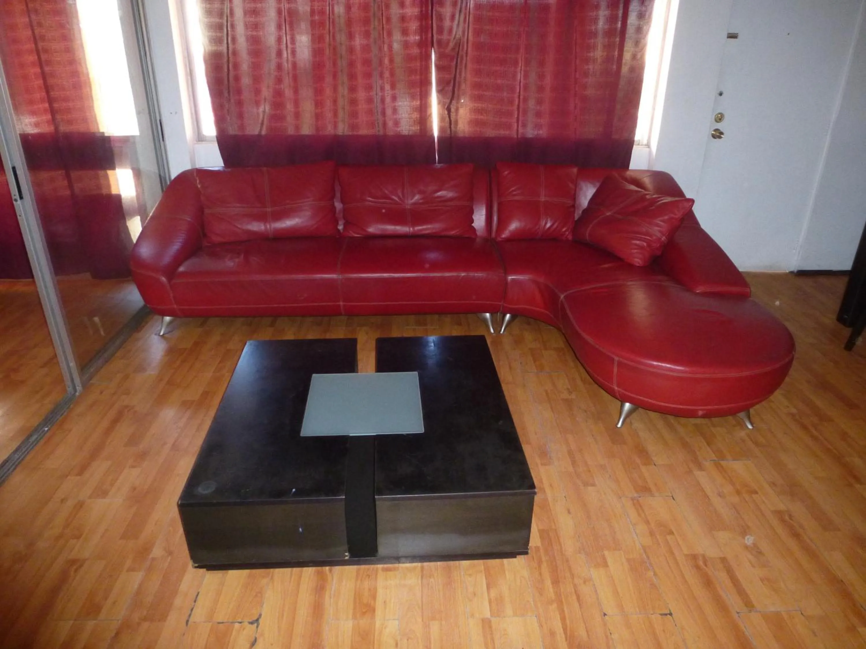 Communal lounge/ TV room in Departamento Borgoño