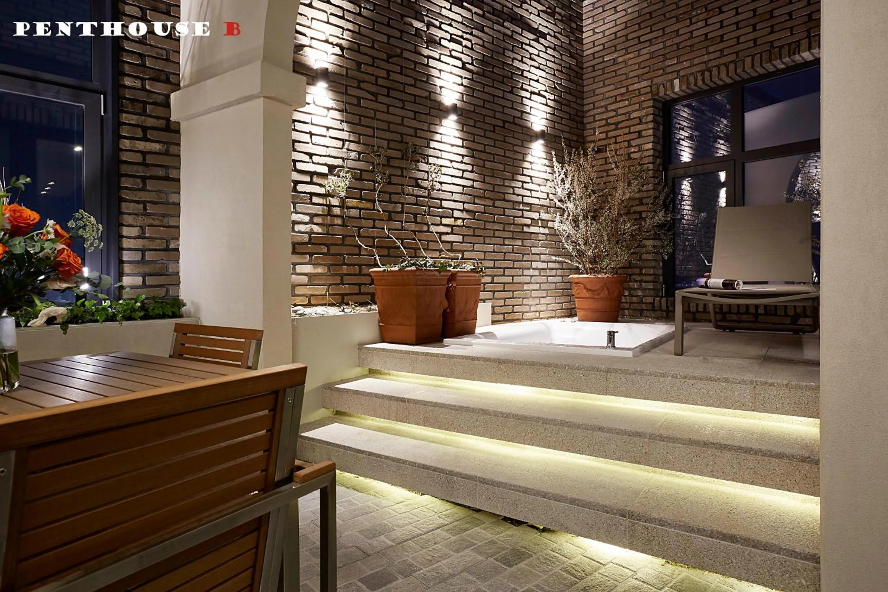 Area and facilities in 9 Brick Hotel