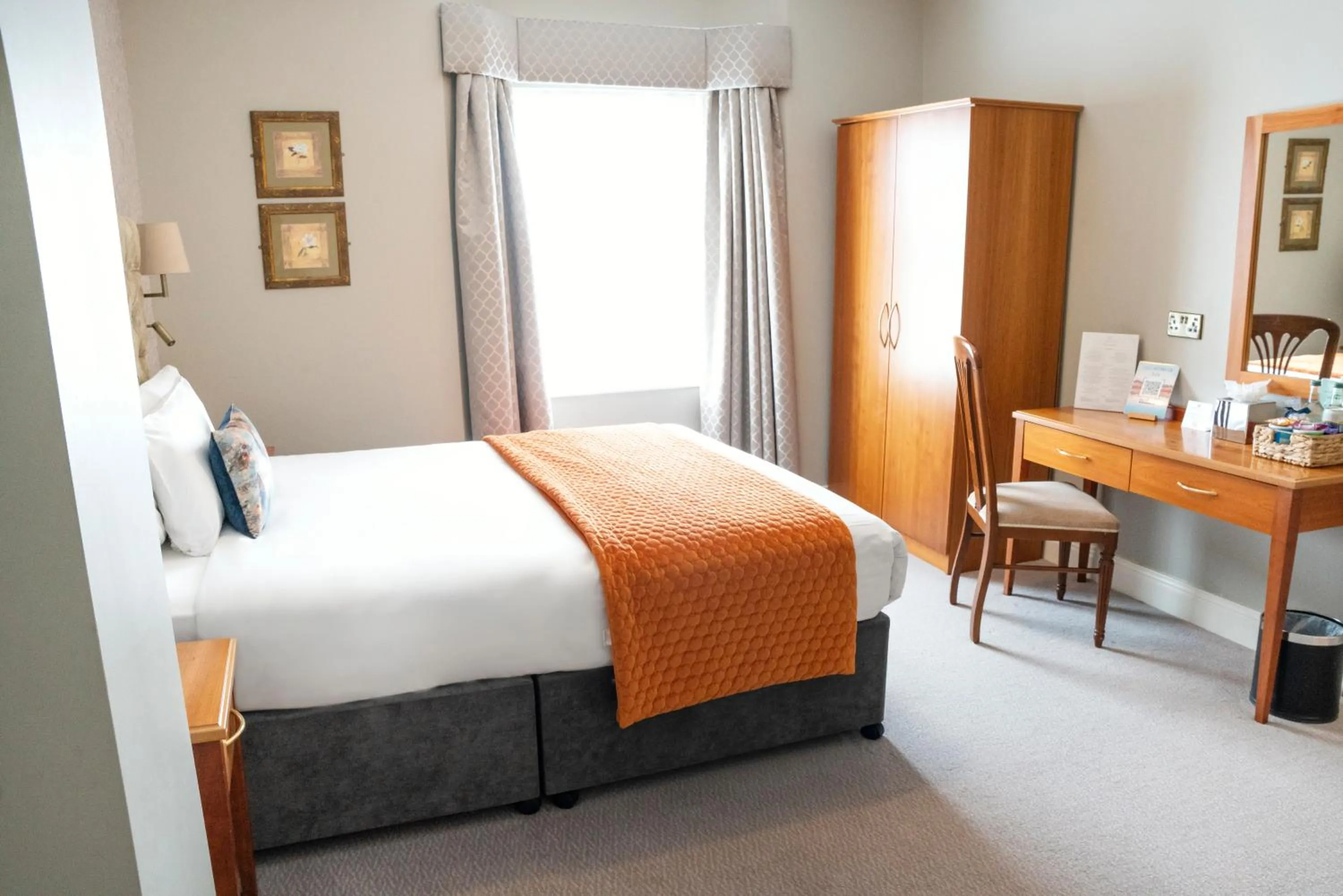 Photo of the whole room, Bed in The Western Hotel