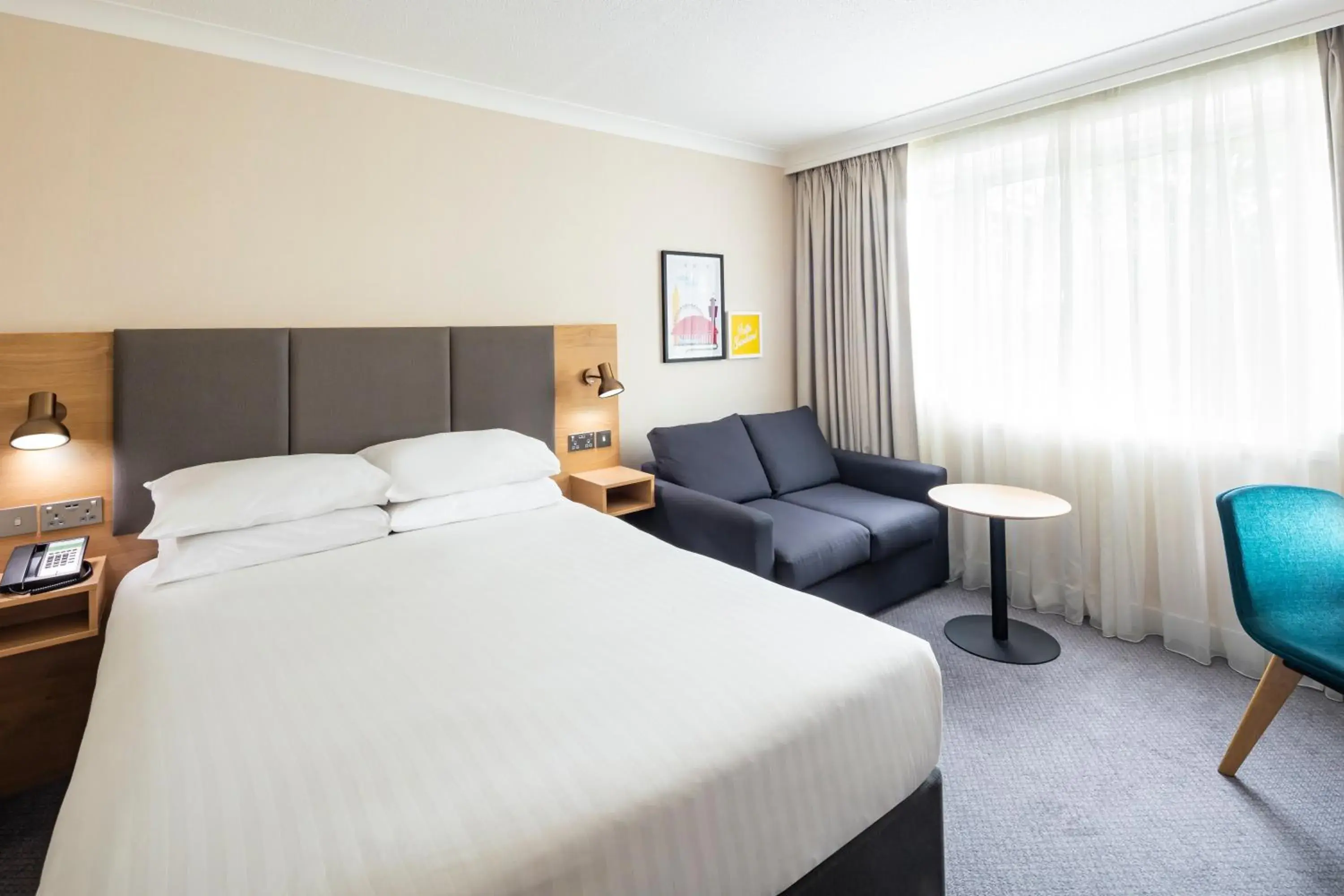 Bedroom, Bed in Holiday Inn London - Gatwick Airport by IHG Bedroom, Bed in Holiday Inn London - Gatwick Airport by IHG