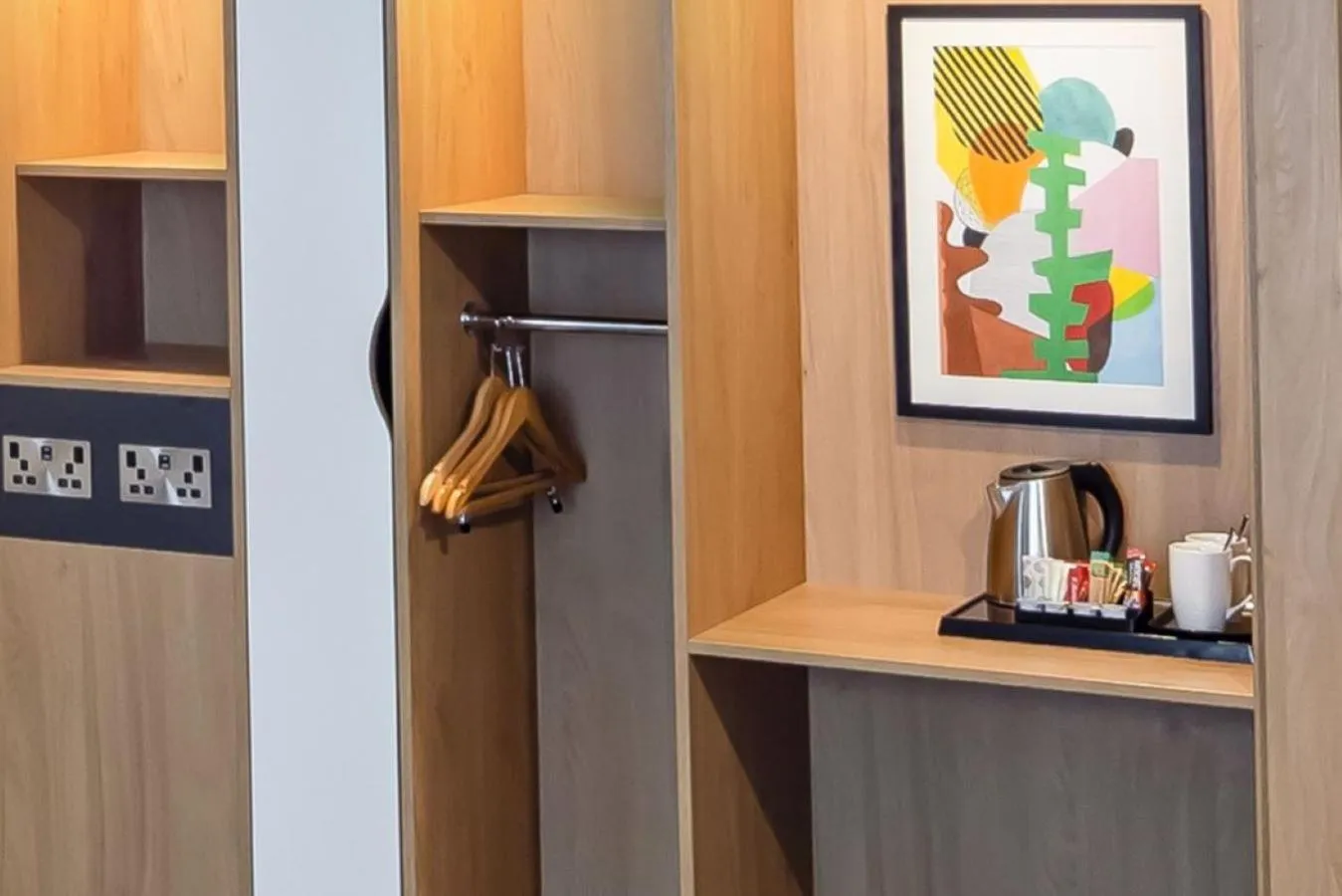 Coffee/tea facilities in Holiday Inn London - Gatwick Airport by IHG