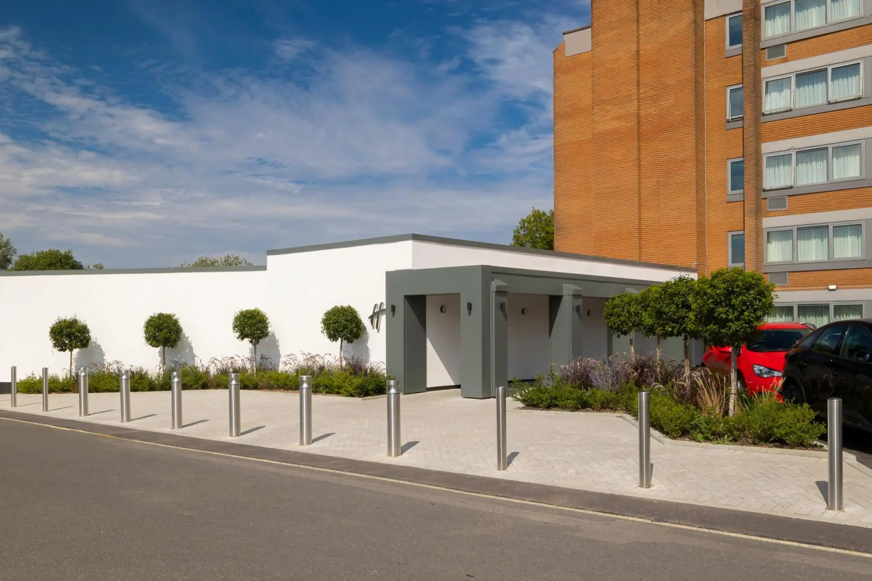 Property building in Holiday Inn London - Gatwick Airport by IHG Property building in Holiday Inn London - Gatwick Airport by IHG