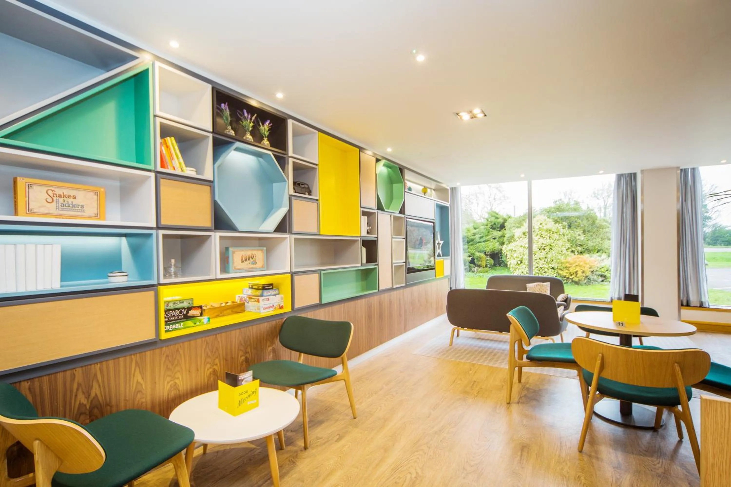 Lobby or reception in Holiday Inn London - Gatwick Airport by IHG