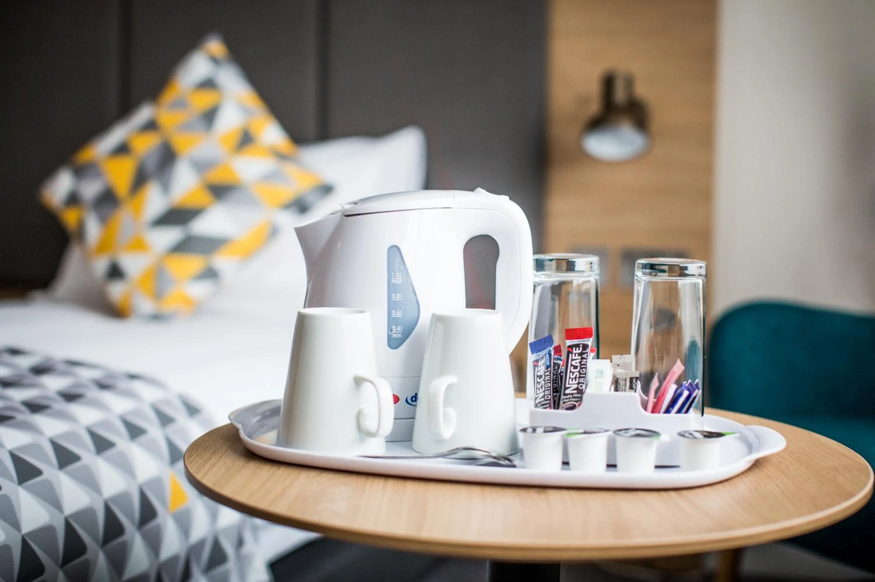 Coffee/tea facilities, Bed in Holiday Inn London - Gatwick Airport by IHG