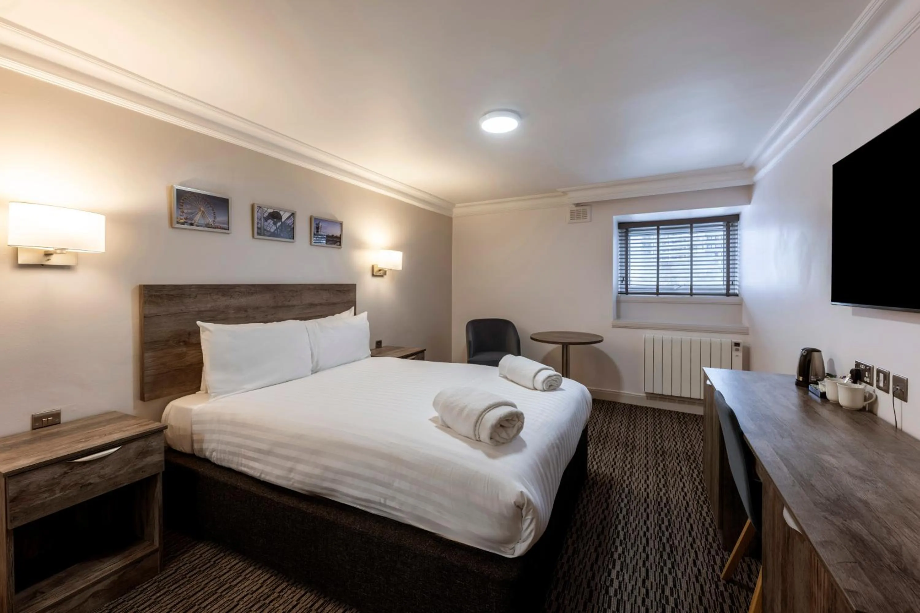 Bedroom, Bed in Copthorne Aberdeen Hotel