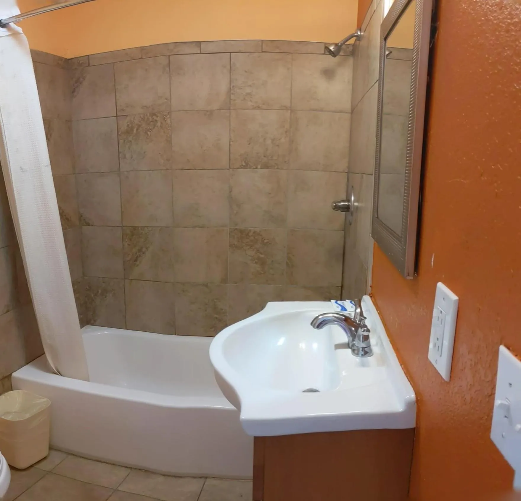 Bathroom in Budget Inn