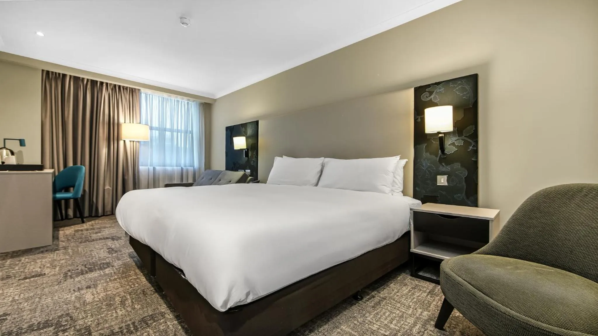 Bedroom, Bed in Doubletree By Hilton London Kensington