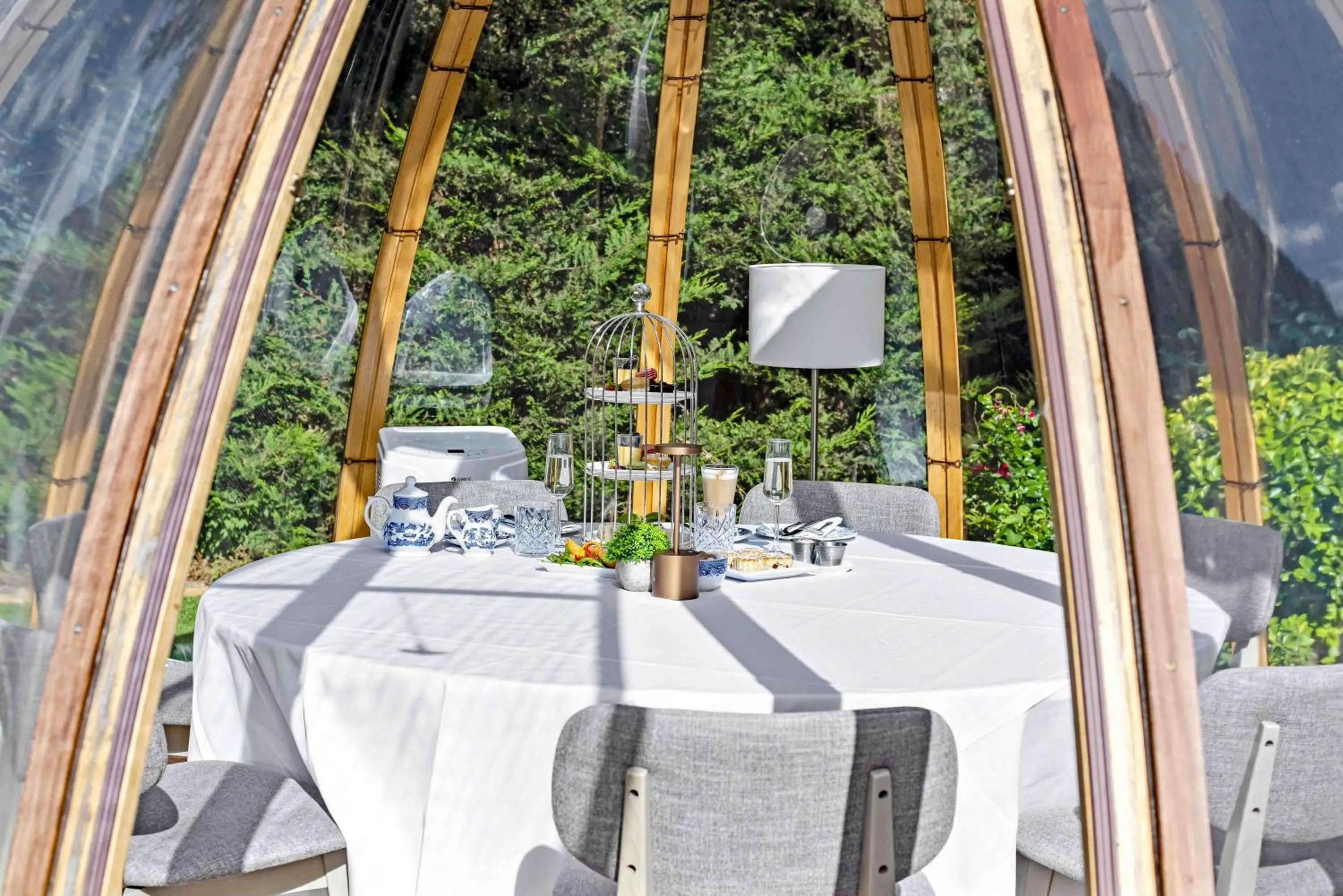 Dining area in Doubletree By Hilton London Kensington