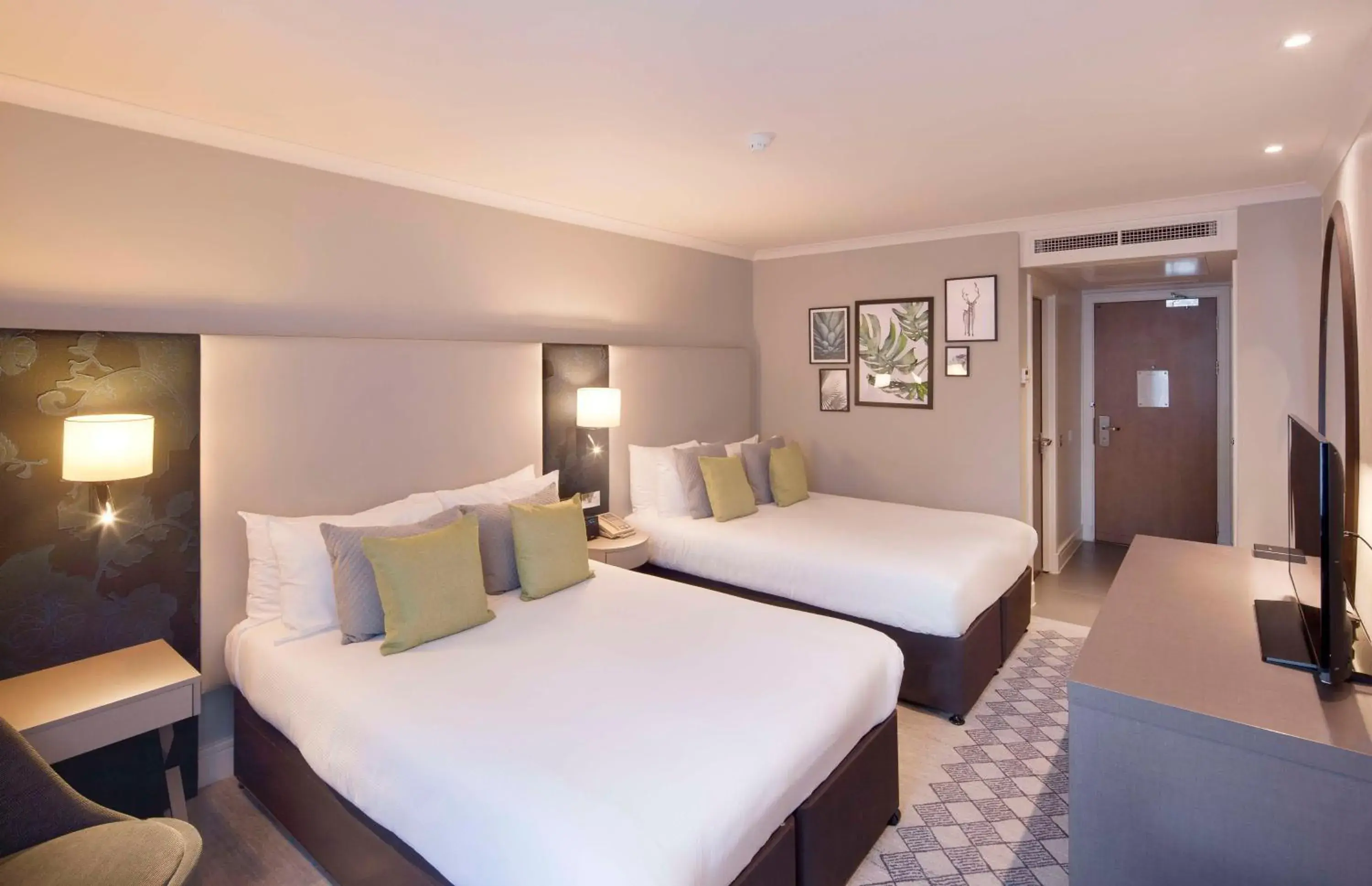 Bed in Doubletree By Hilton London Kensington Bed in Doubletree By Hilton London Kensington