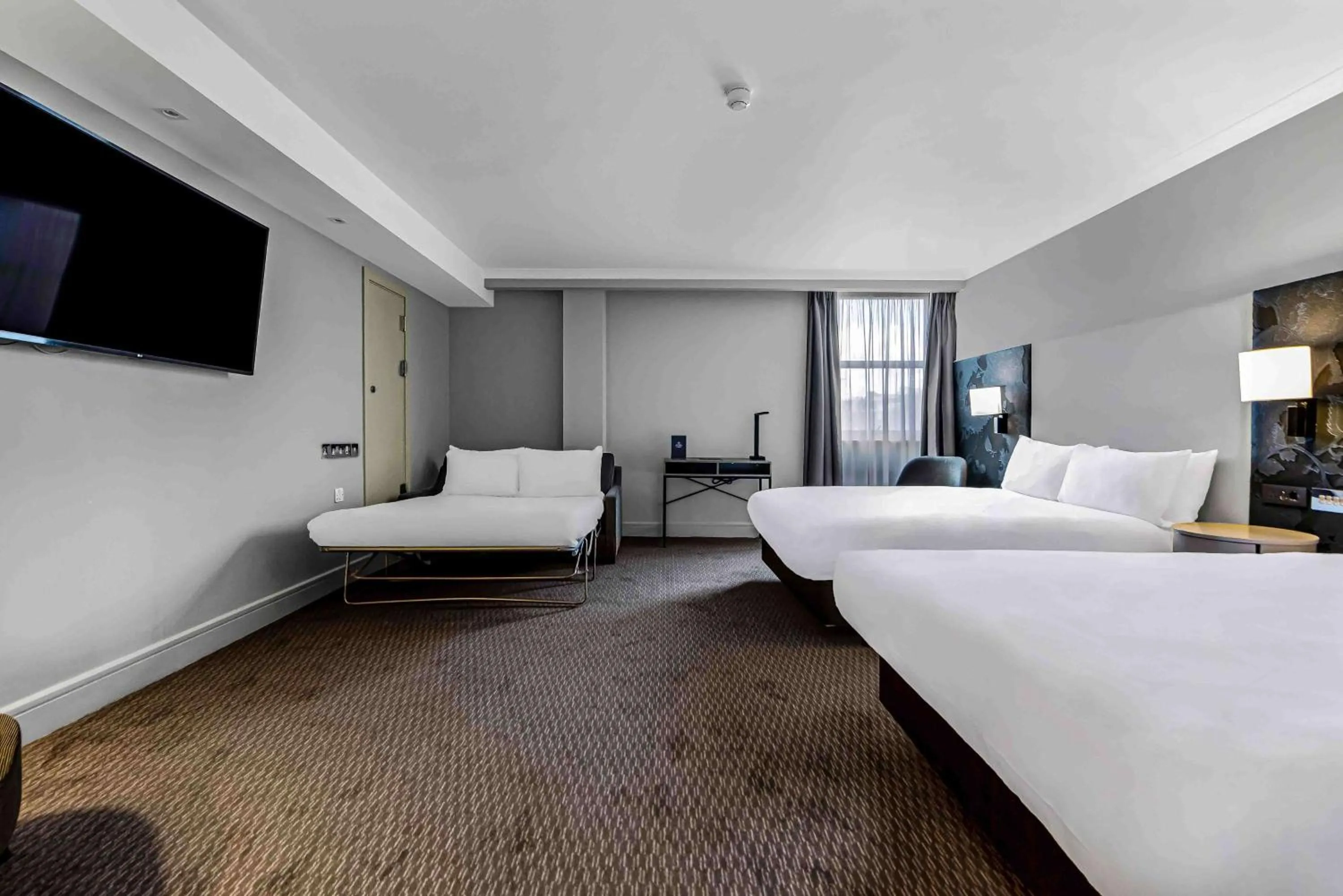 Bed in Doubletree By Hilton London Kensington