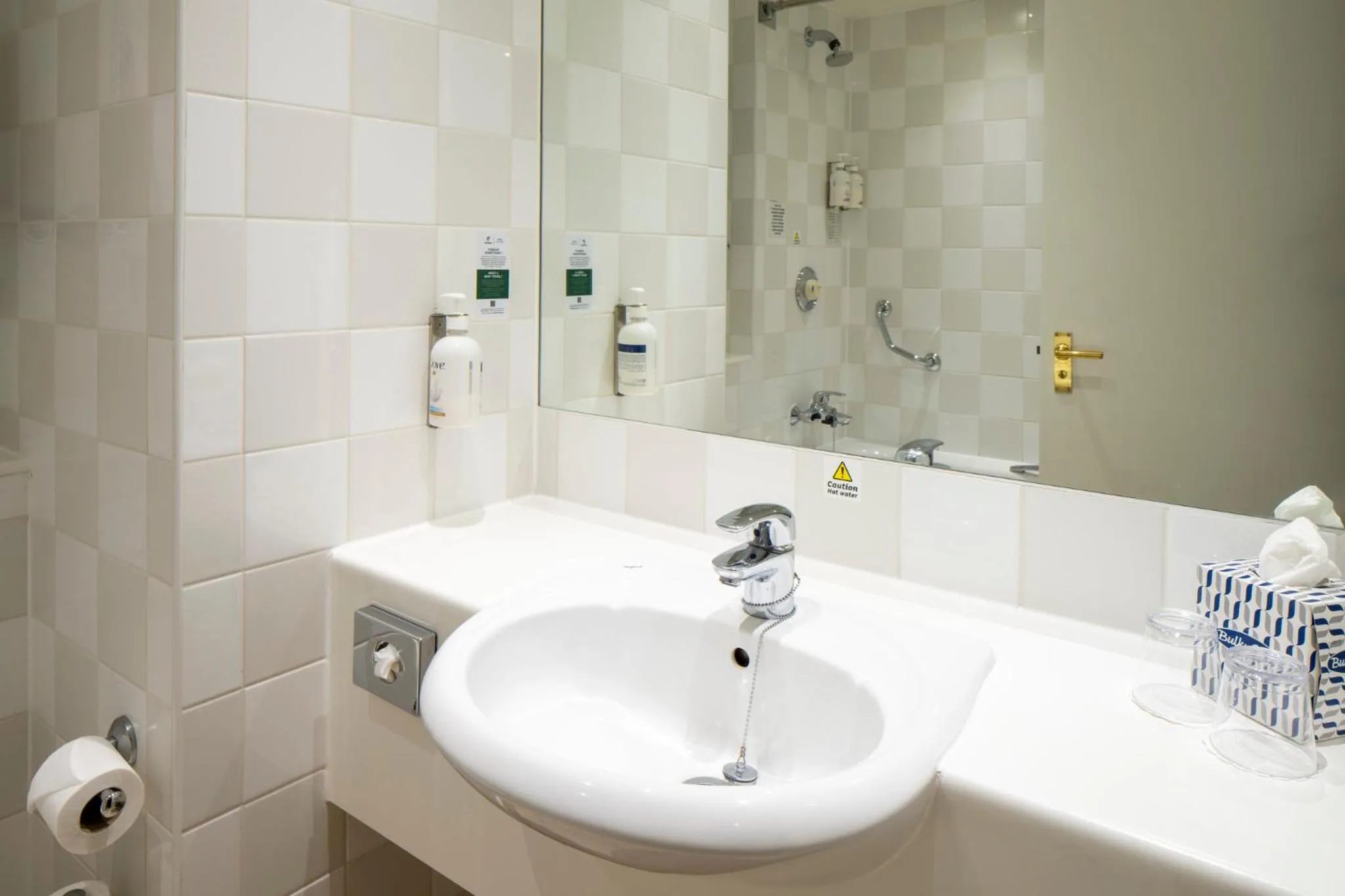 Photo of the whole room in Holiday Inn Edinburgh Zoo by IHG