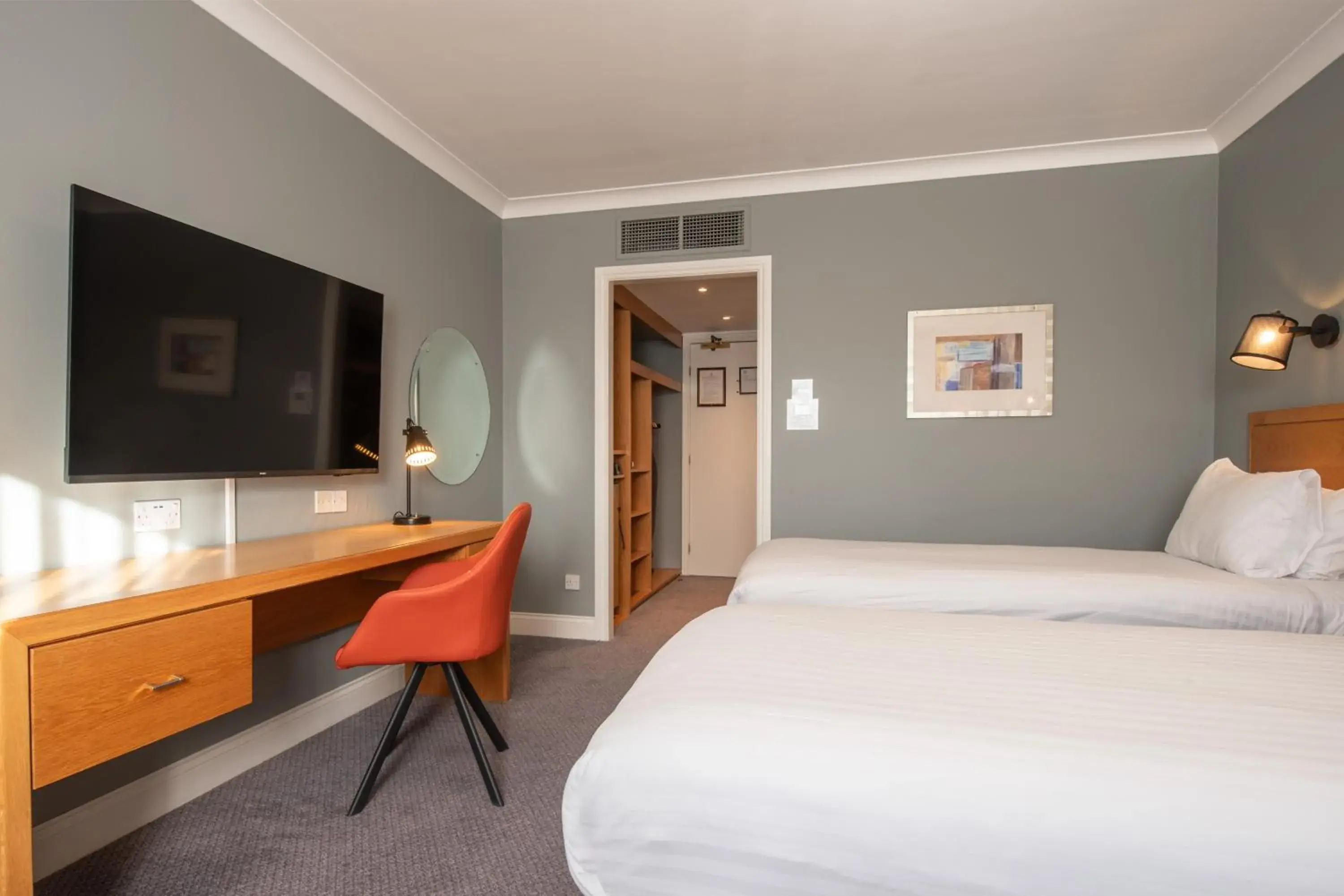 Standard Room in Holiday Inn Edinburgh Zoo by IHG Standard Room in Holiday Inn Edinburgh Zoo by IHG