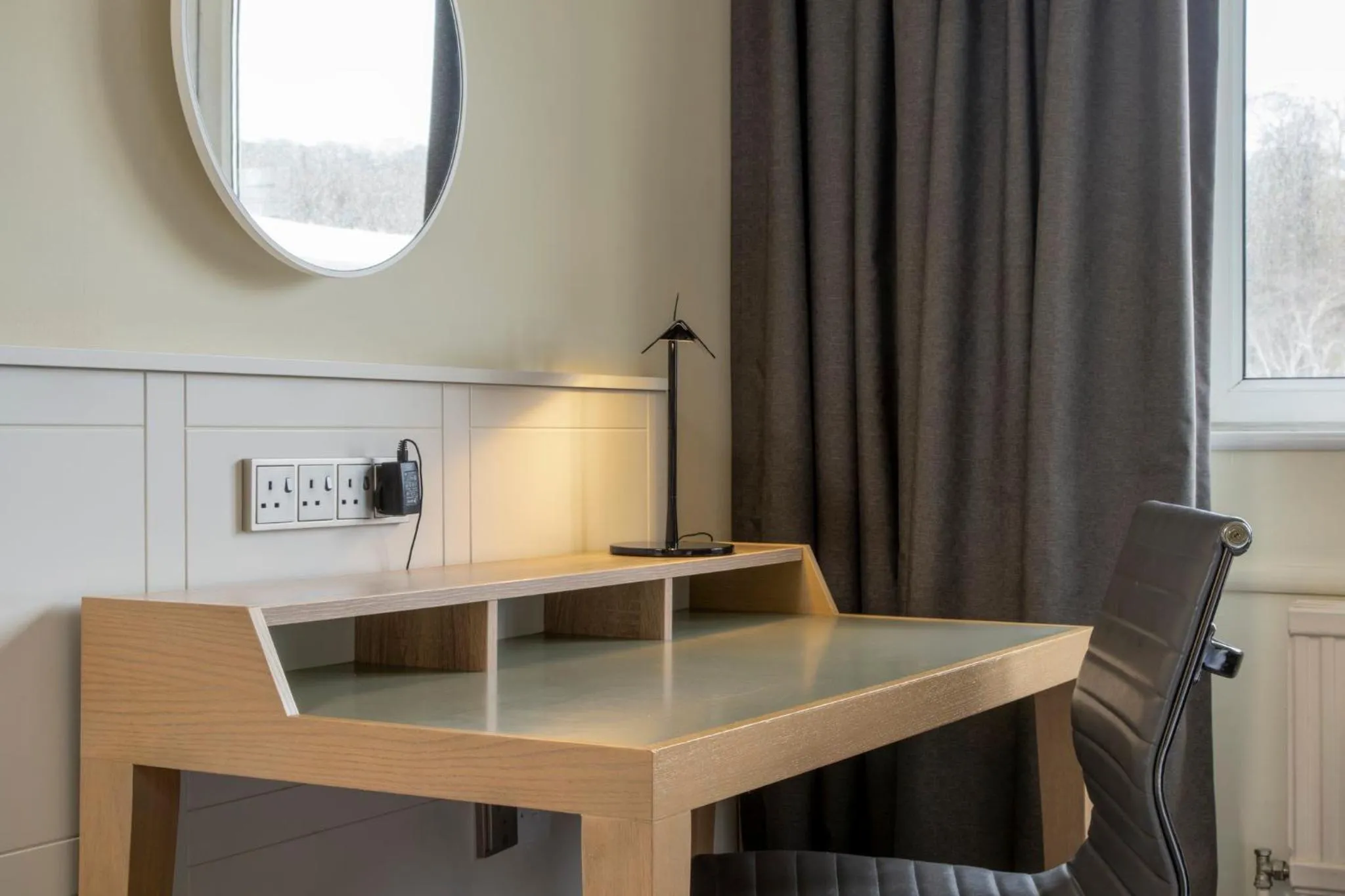 Photo of the whole room in Holiday Inn Edinburgh Zoo by IHG