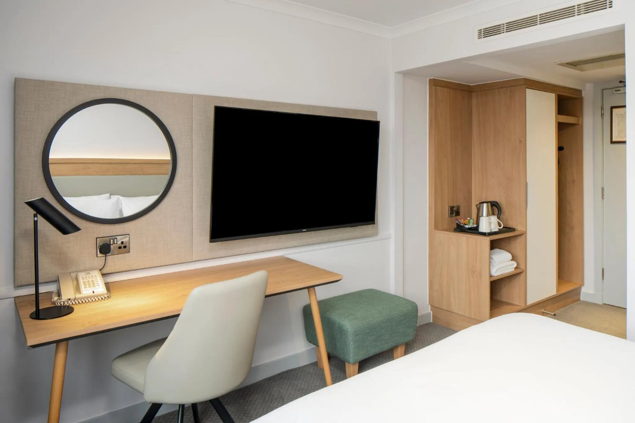 Photo of the whole room, Bed in Holiday Inn Edinburgh Zoo by IHG