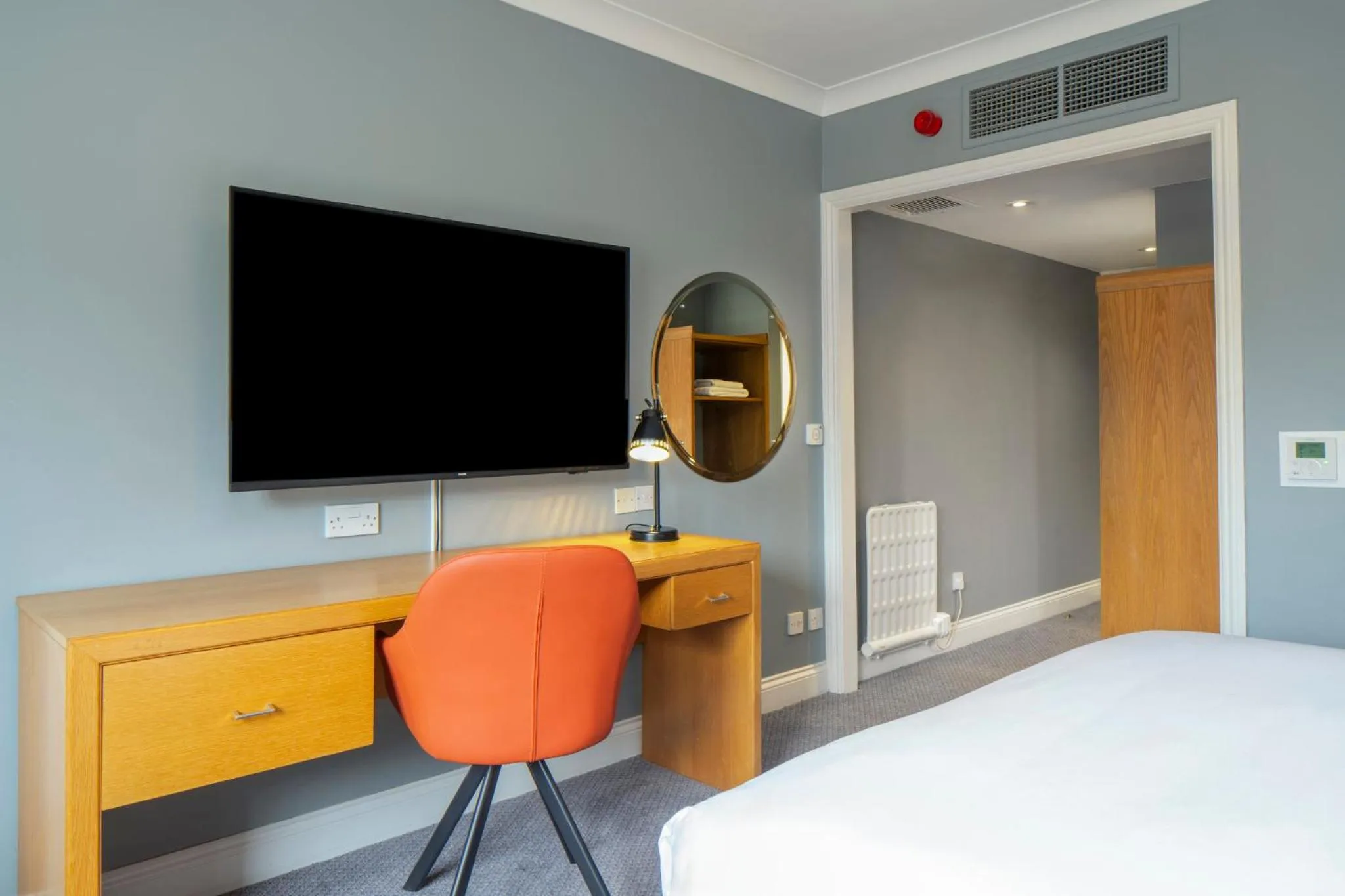 Photo of the whole room, Bed in Holiday Inn Edinburgh Zoo by IHG