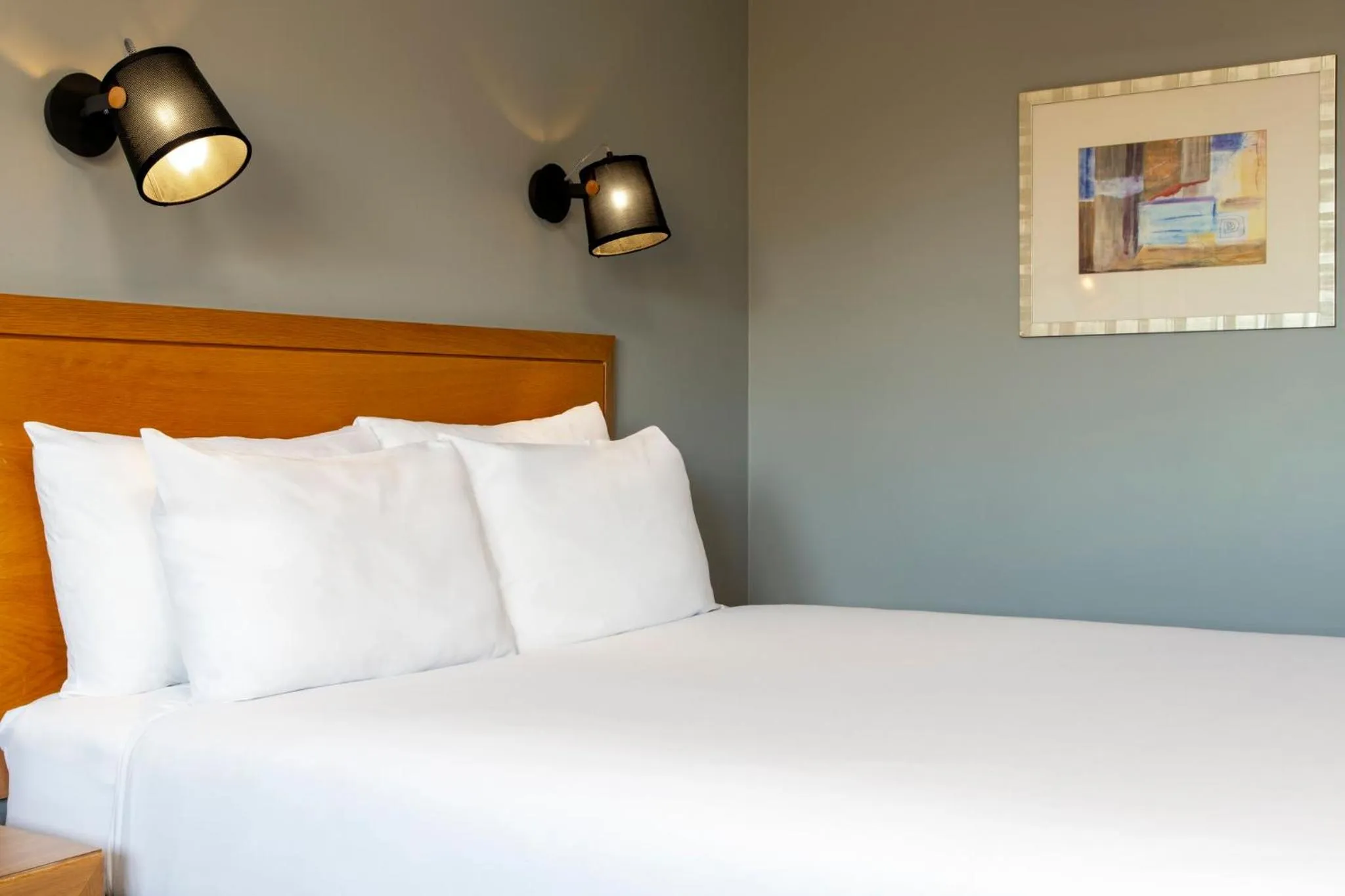 Photo of the whole room, Bed in Holiday Inn Edinburgh Zoo by IHG