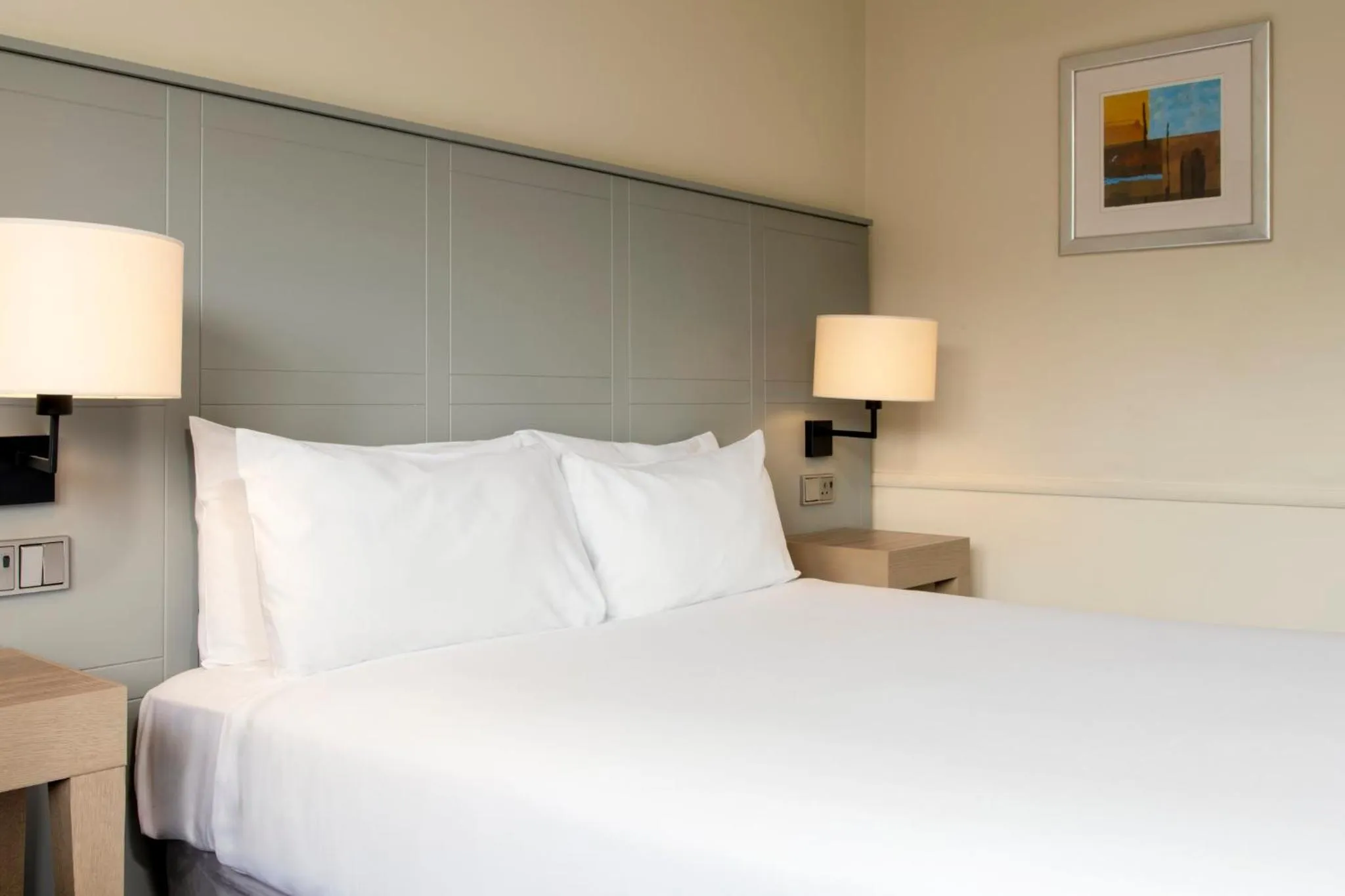 Photo of the whole room, Bed in Holiday Inn Edinburgh Zoo by IHG
