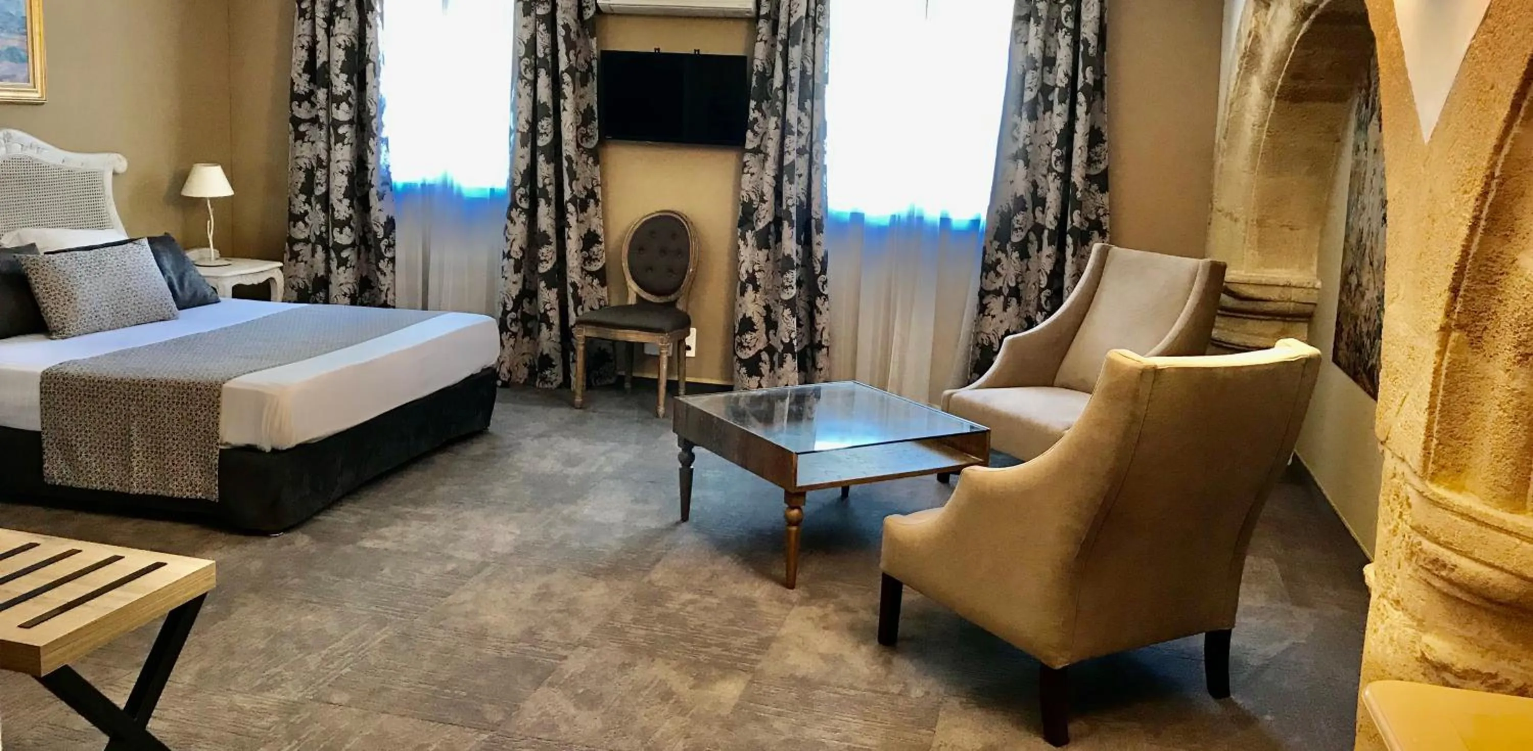 Bed in Hôtel des Augustins